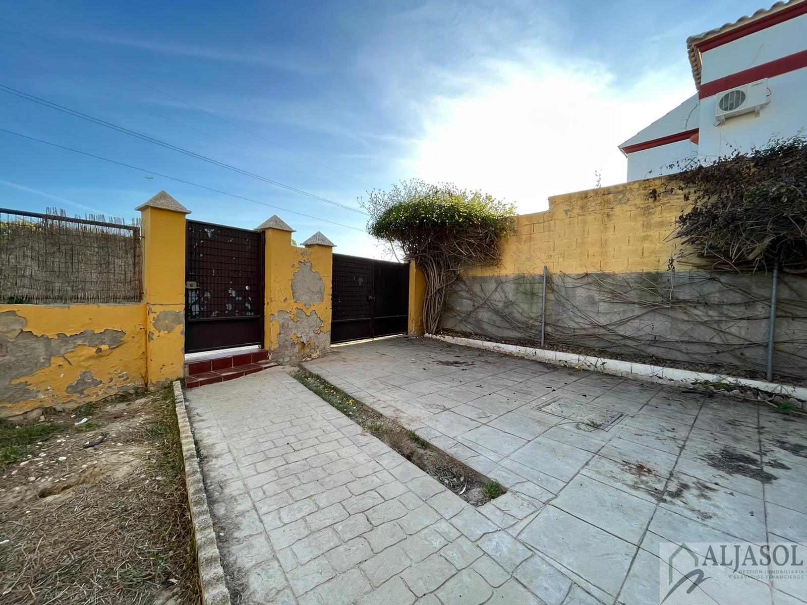 For sale of house in Salteras