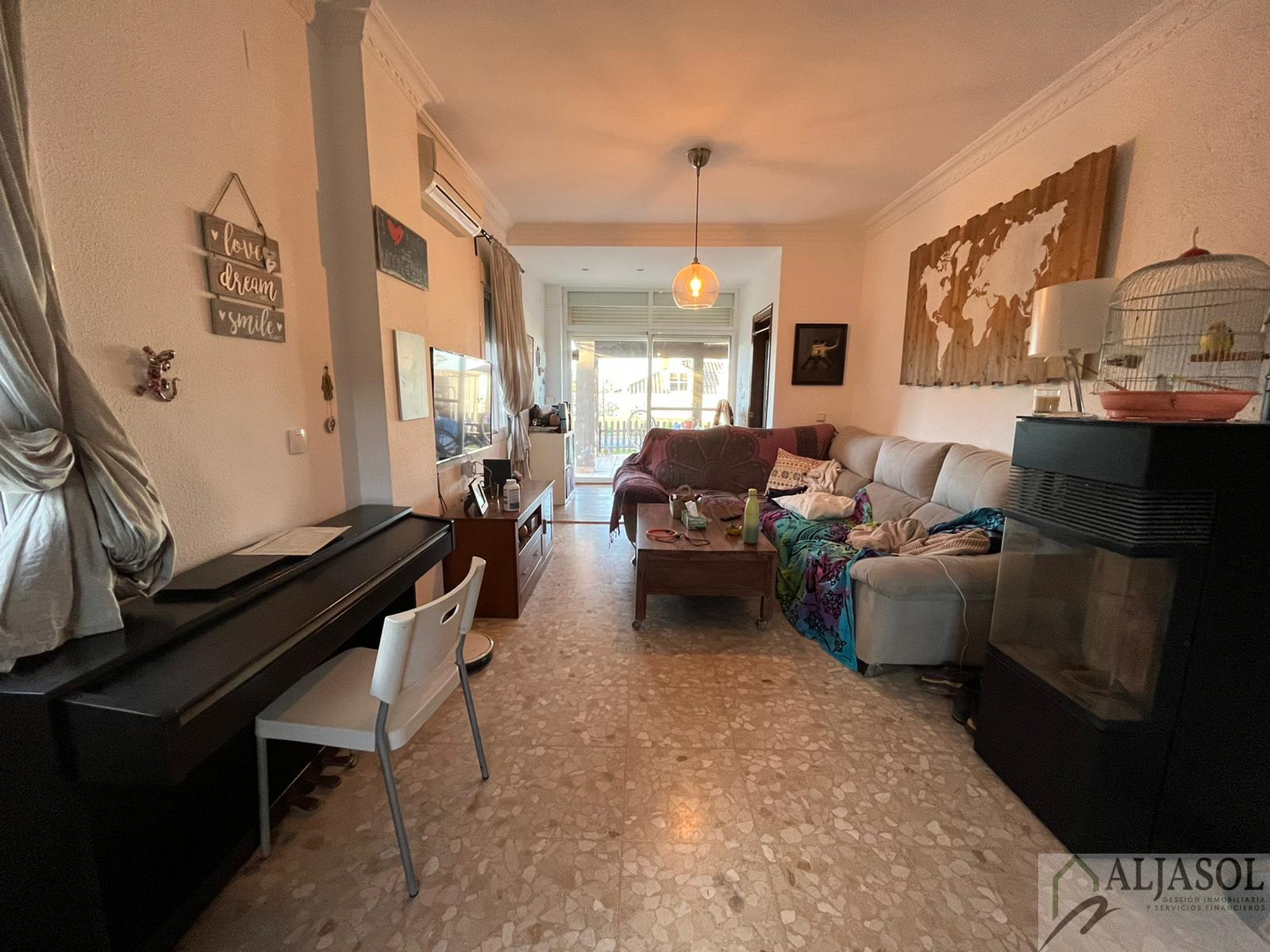 For sale of house in Salteras