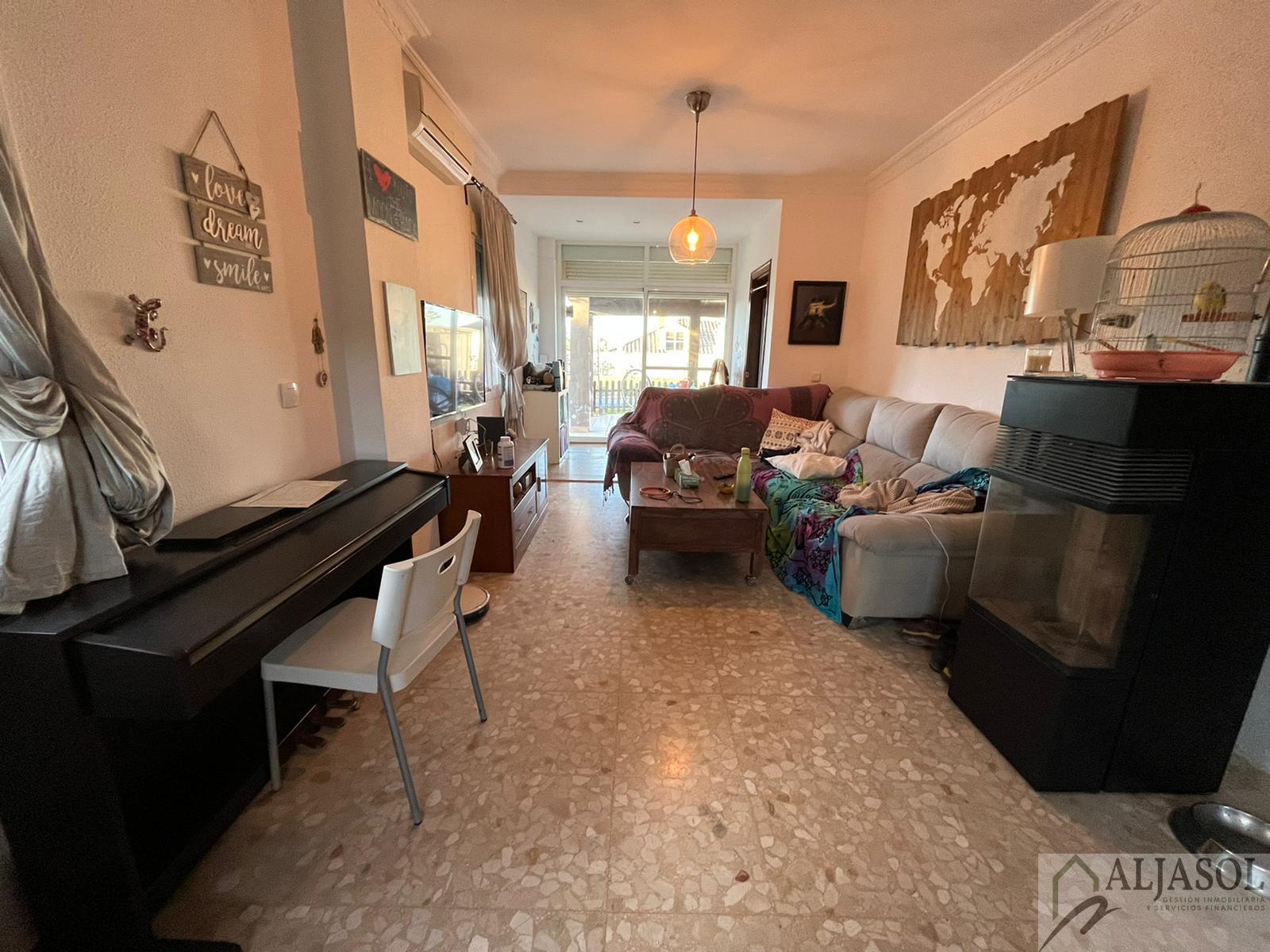 For sale of house in Salteras