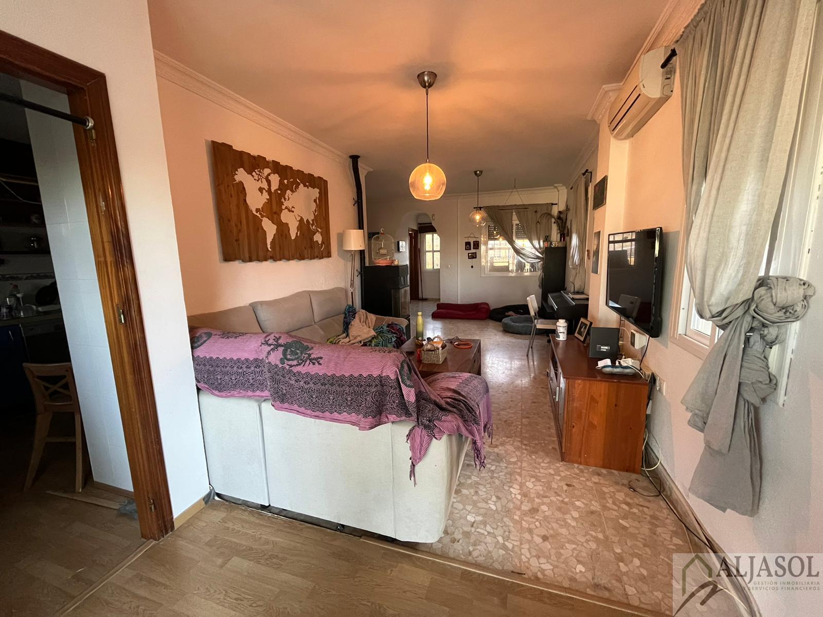 For sale of house in Salteras