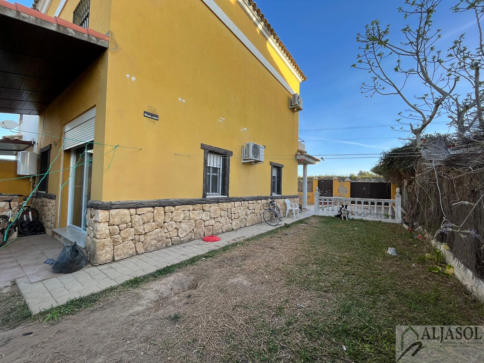 For sale of house in Salteras