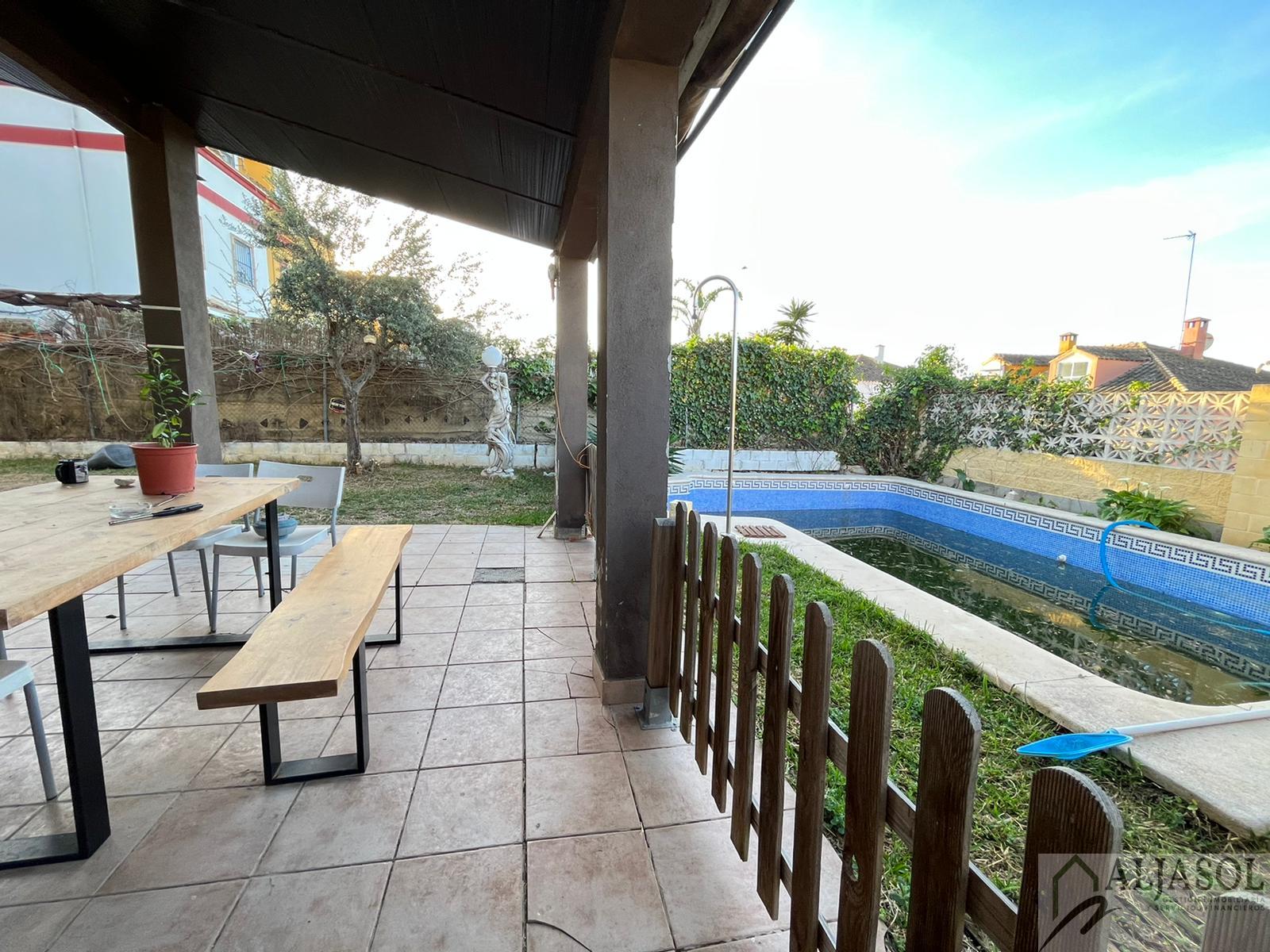 For sale of house in Salteras