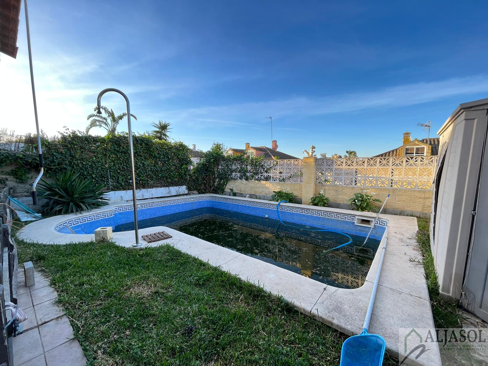For sale of house in Salteras