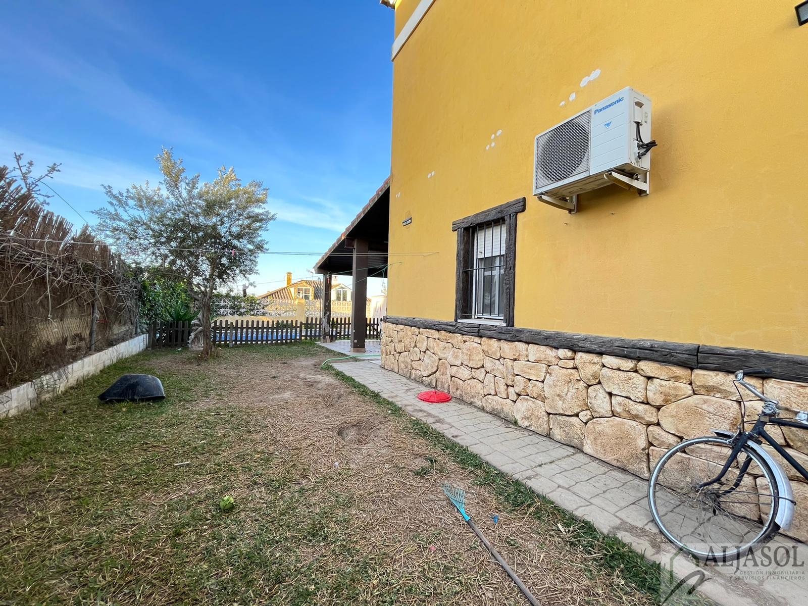 For sale of house in Salteras