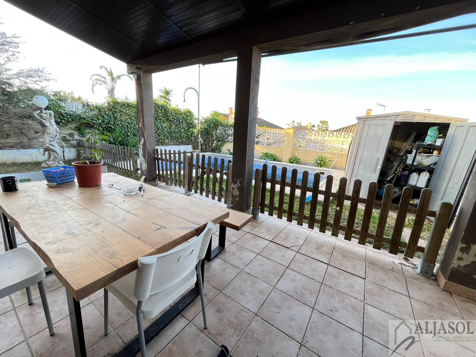 For sale of house in Salteras