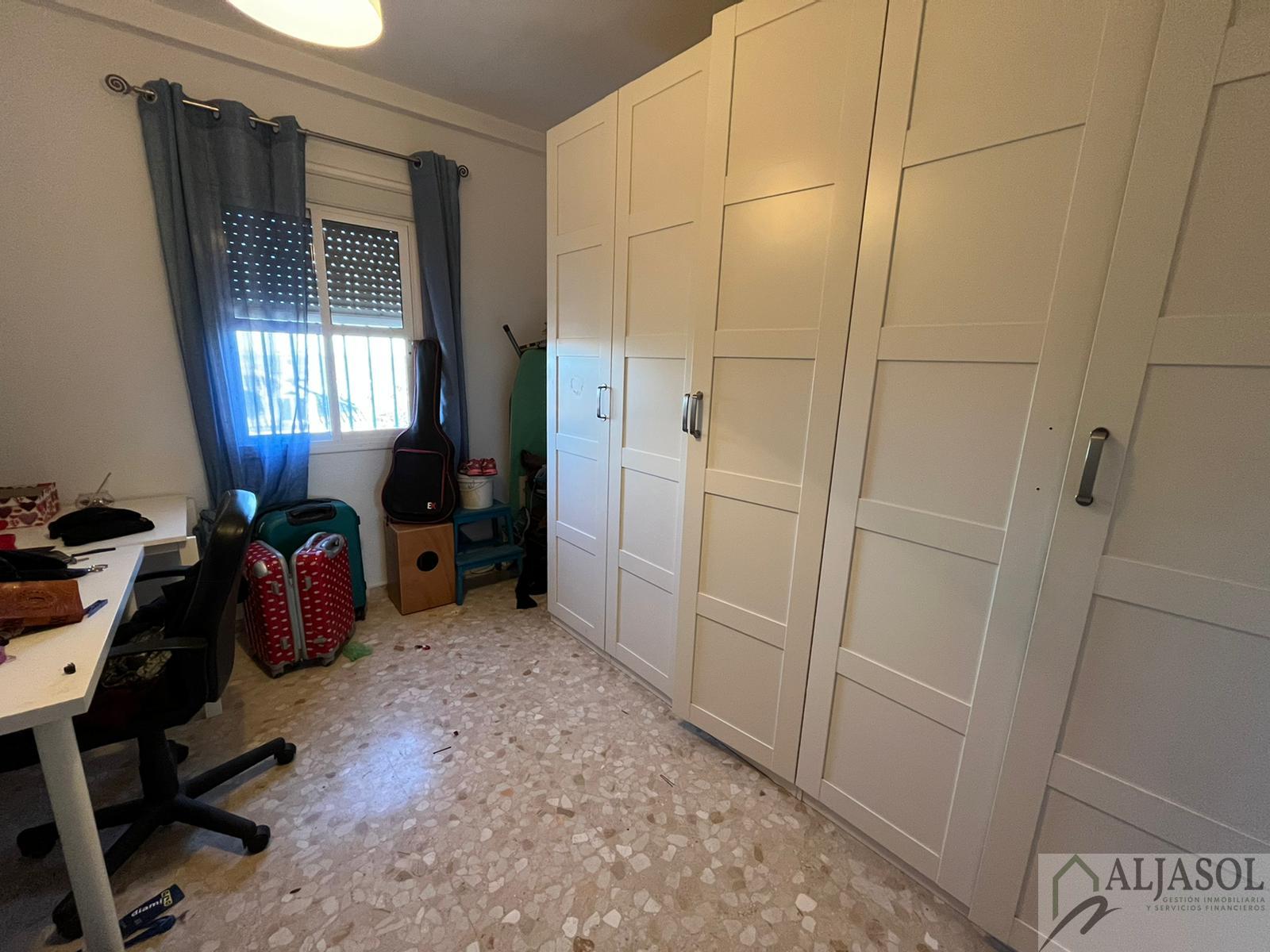 For sale of house in Salteras