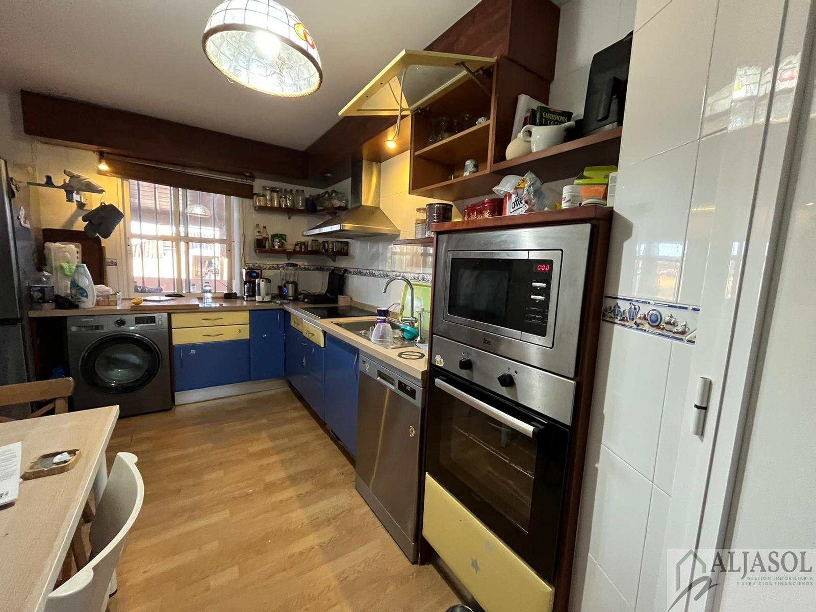 For sale of house in Salteras