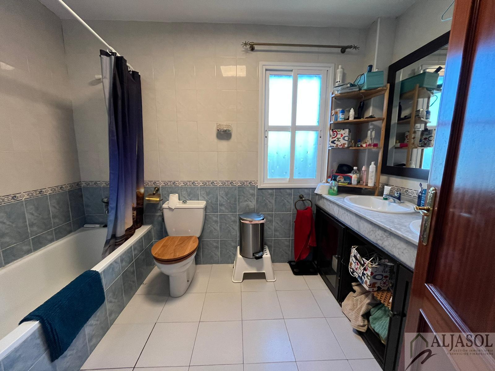 For sale of house in Salteras