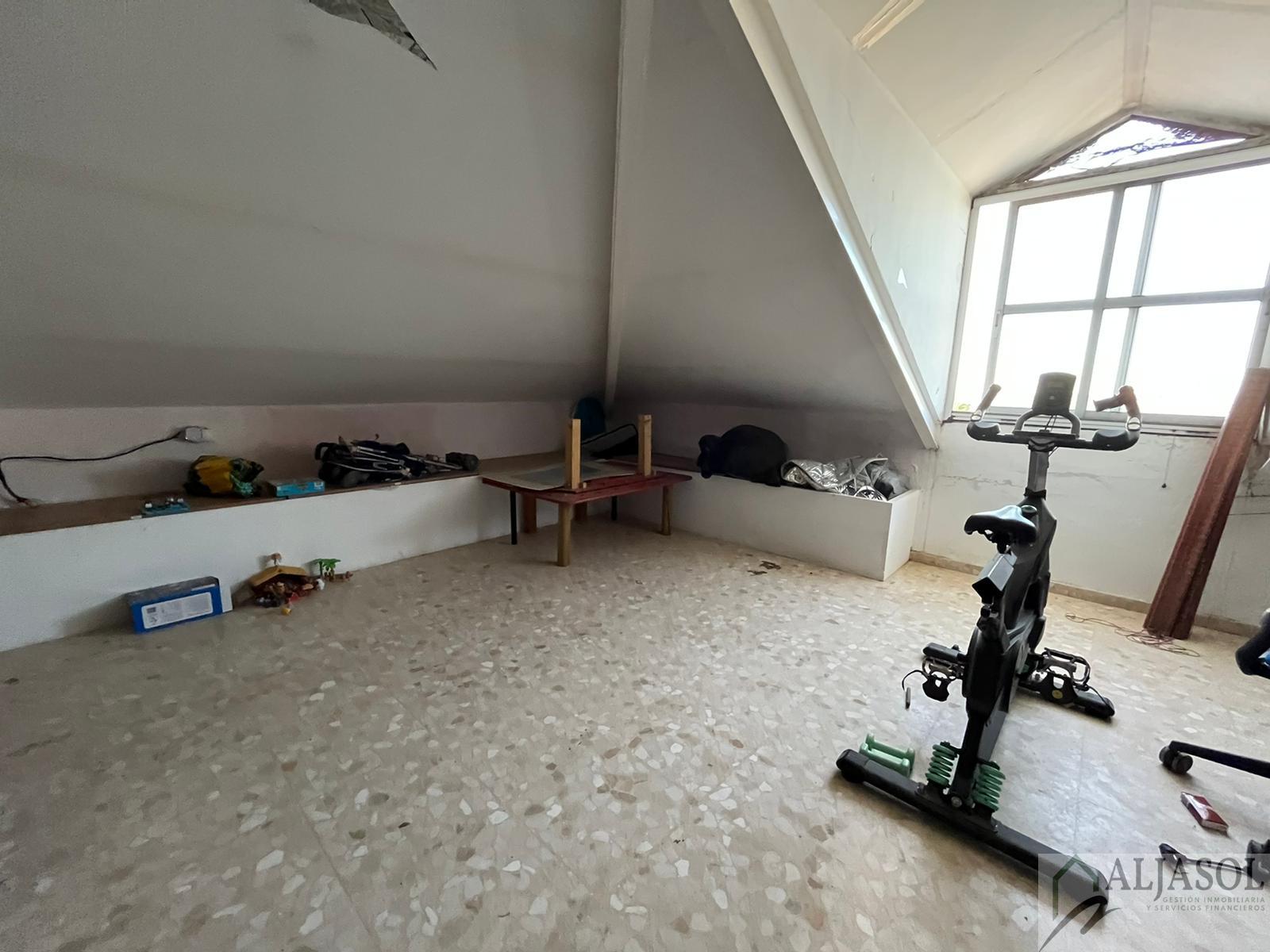 For sale of house in Salteras