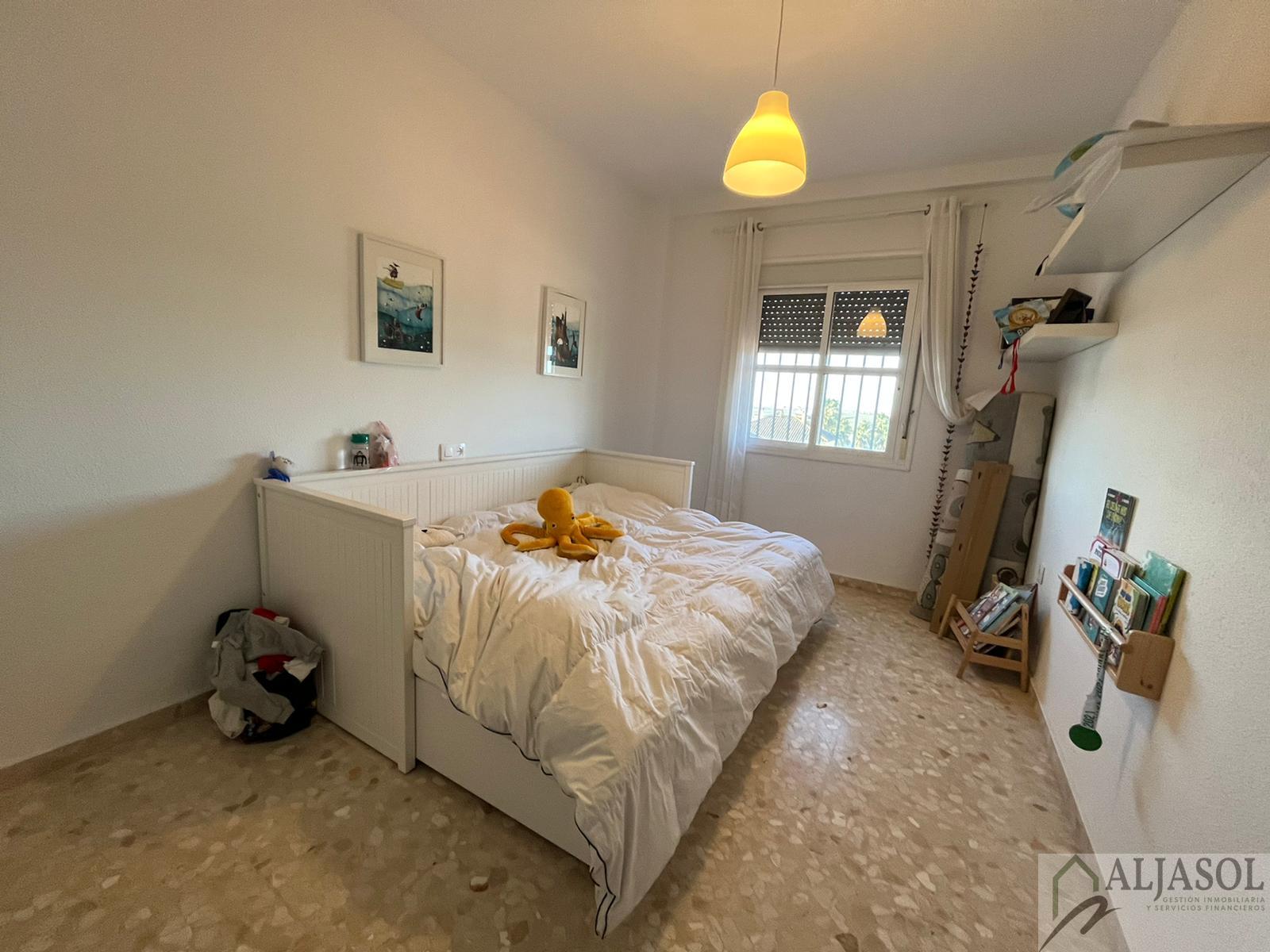 For sale of house in Salteras