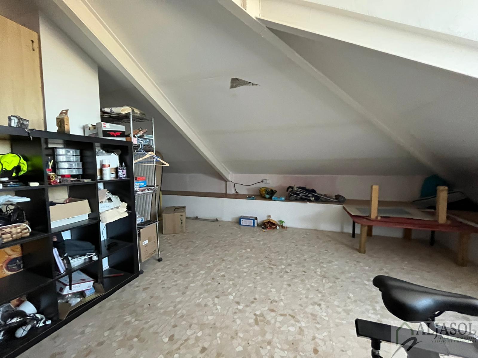 For sale of house in Salteras