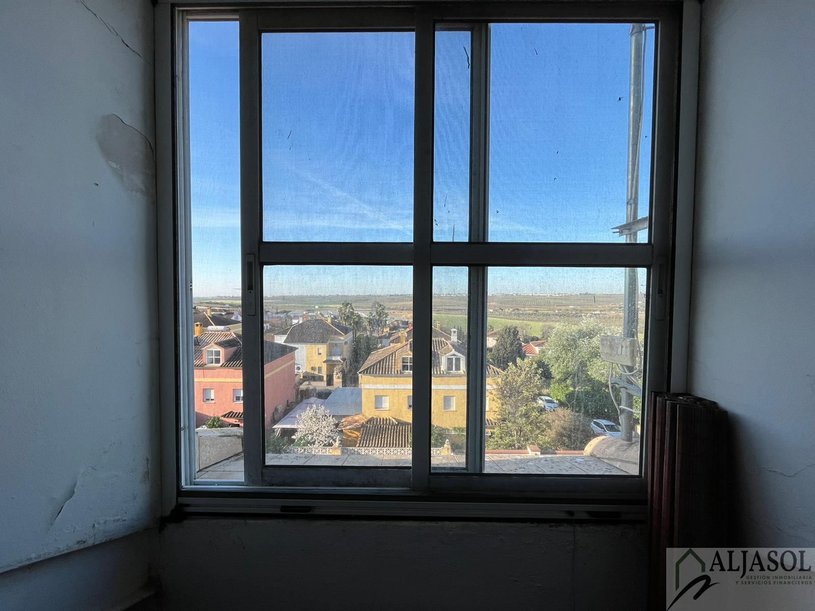For sale of house in Salteras