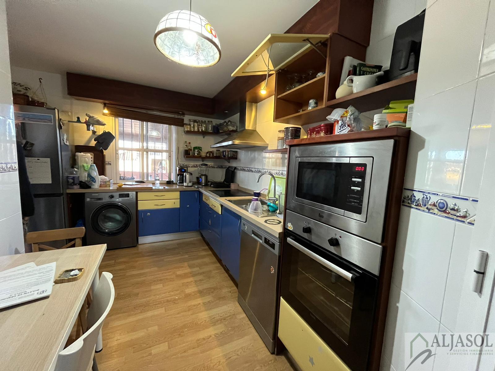 For sale of house in Salteras
