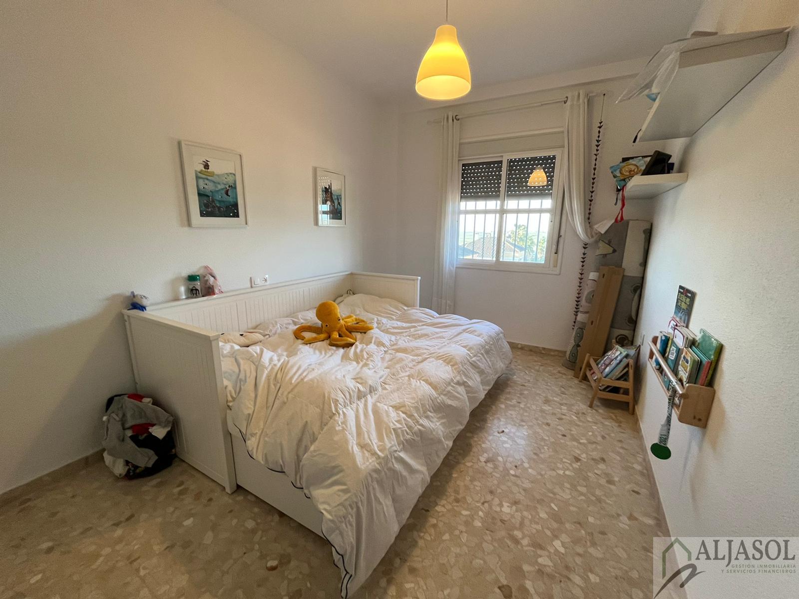 For sale of house in Salteras