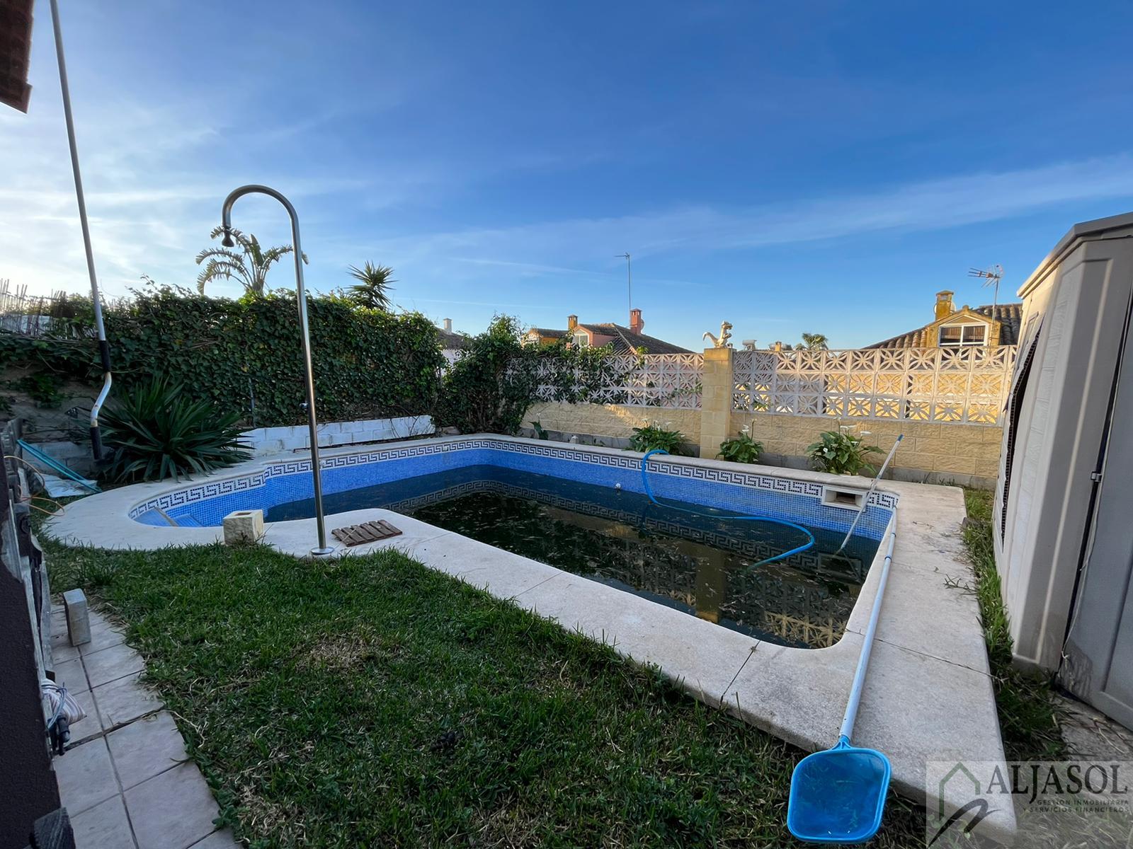For sale of house in Salteras