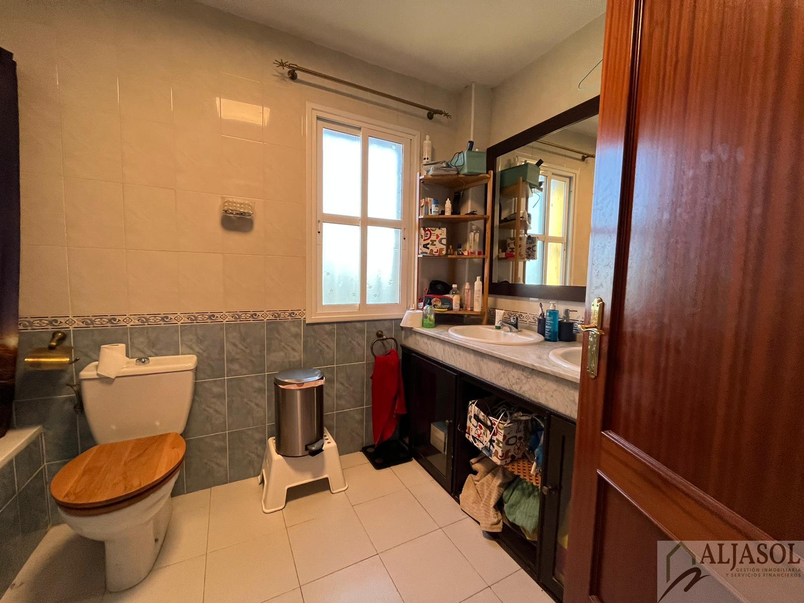 For sale of house in Salteras