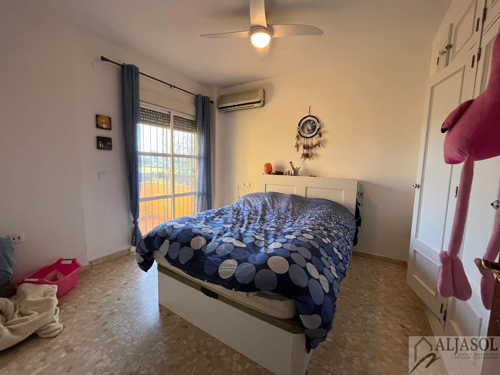 For sale of house in Salteras