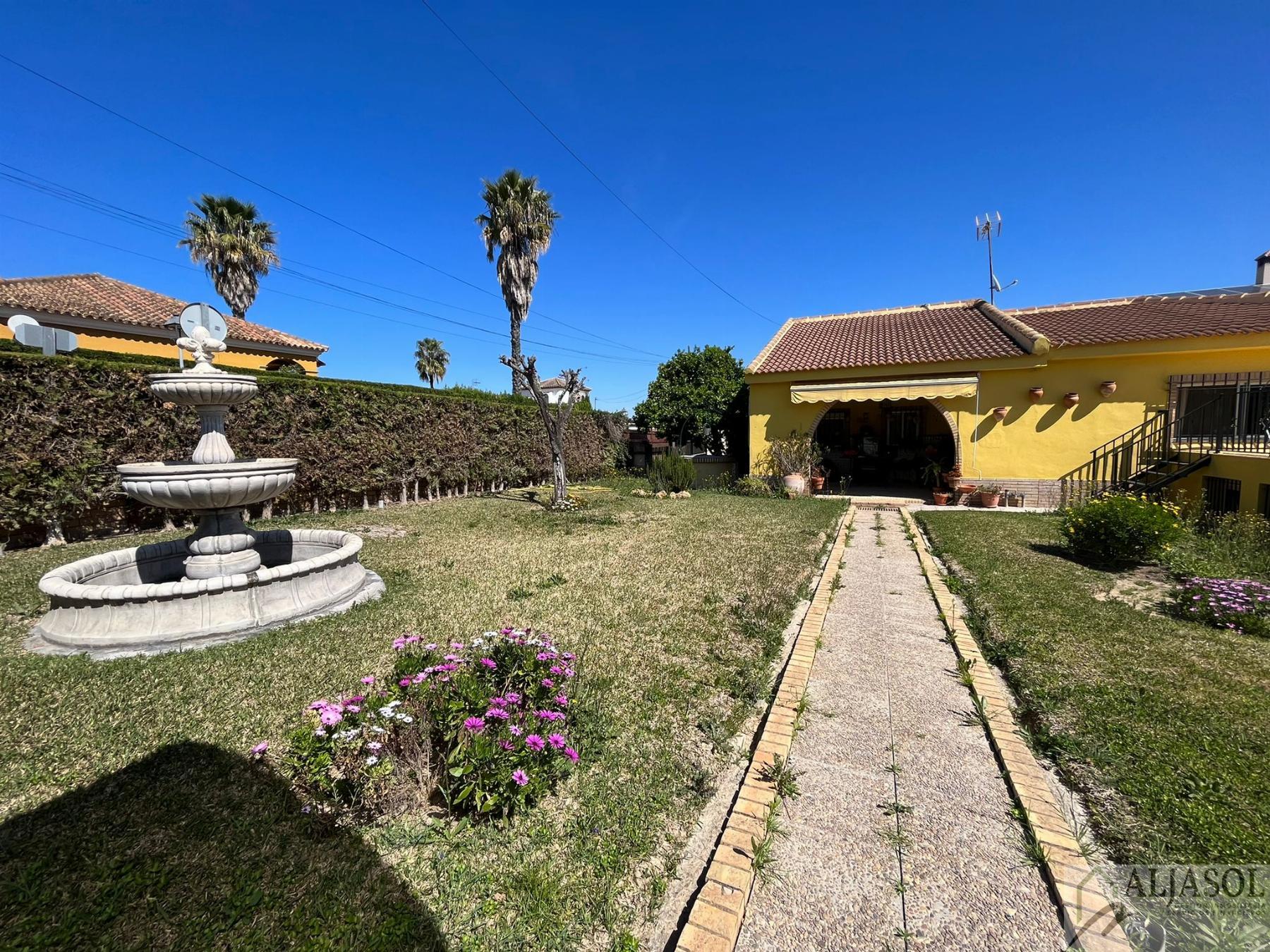 For sale of house in Bollullos de la Mitación