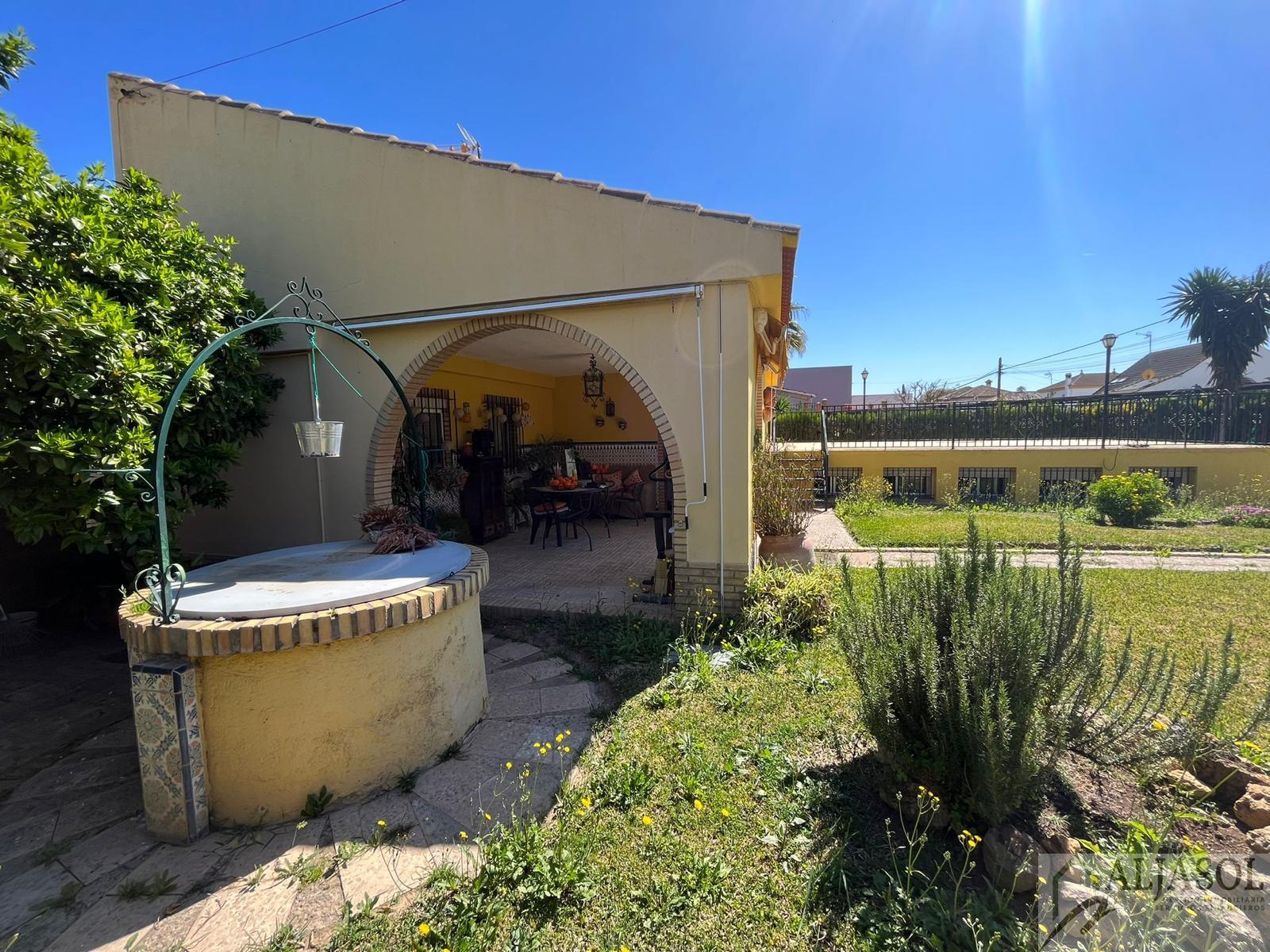 For sale of house in Bollullos de la Mitación