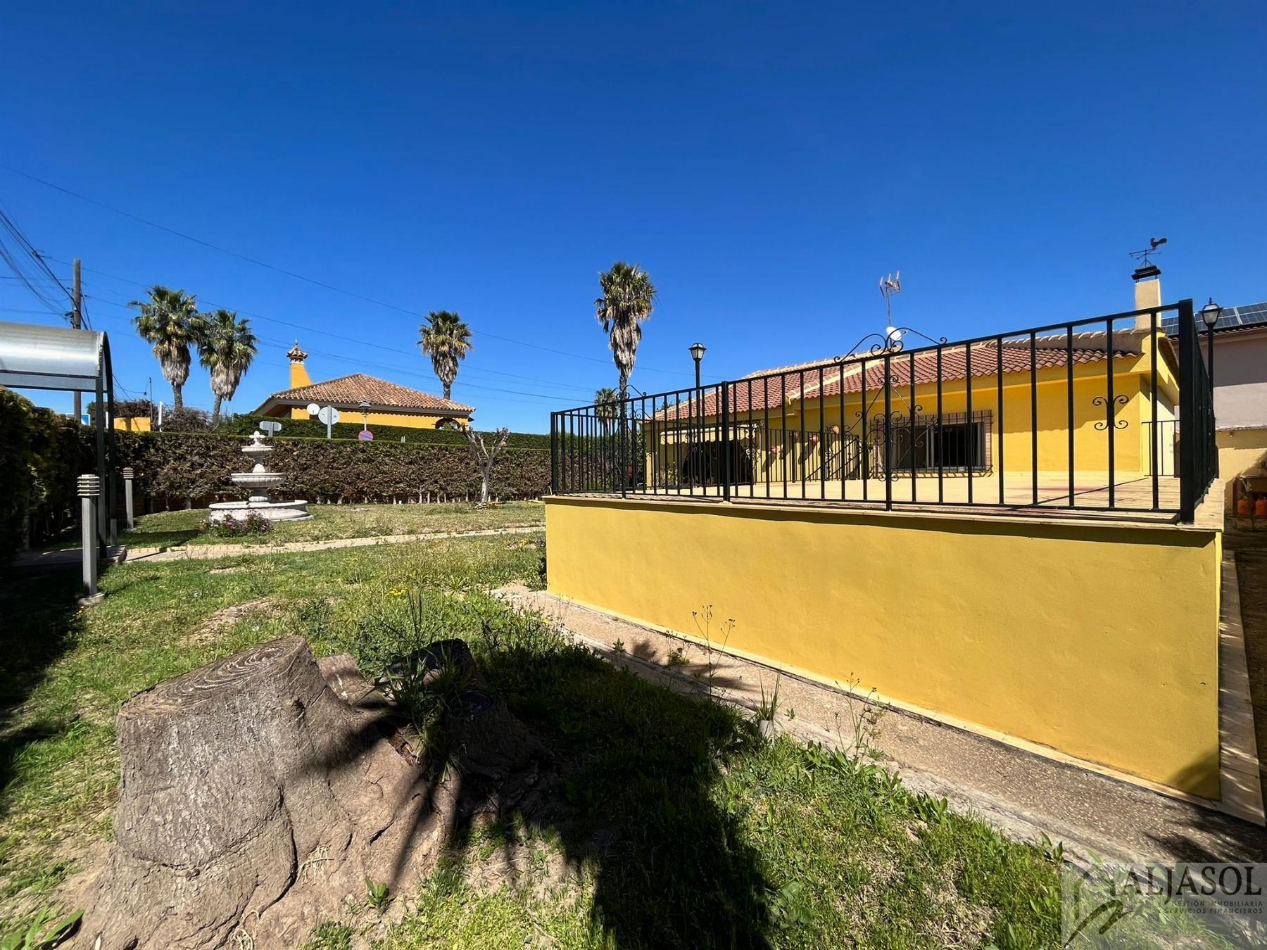 For sale of house in Bollullos de la Mitación