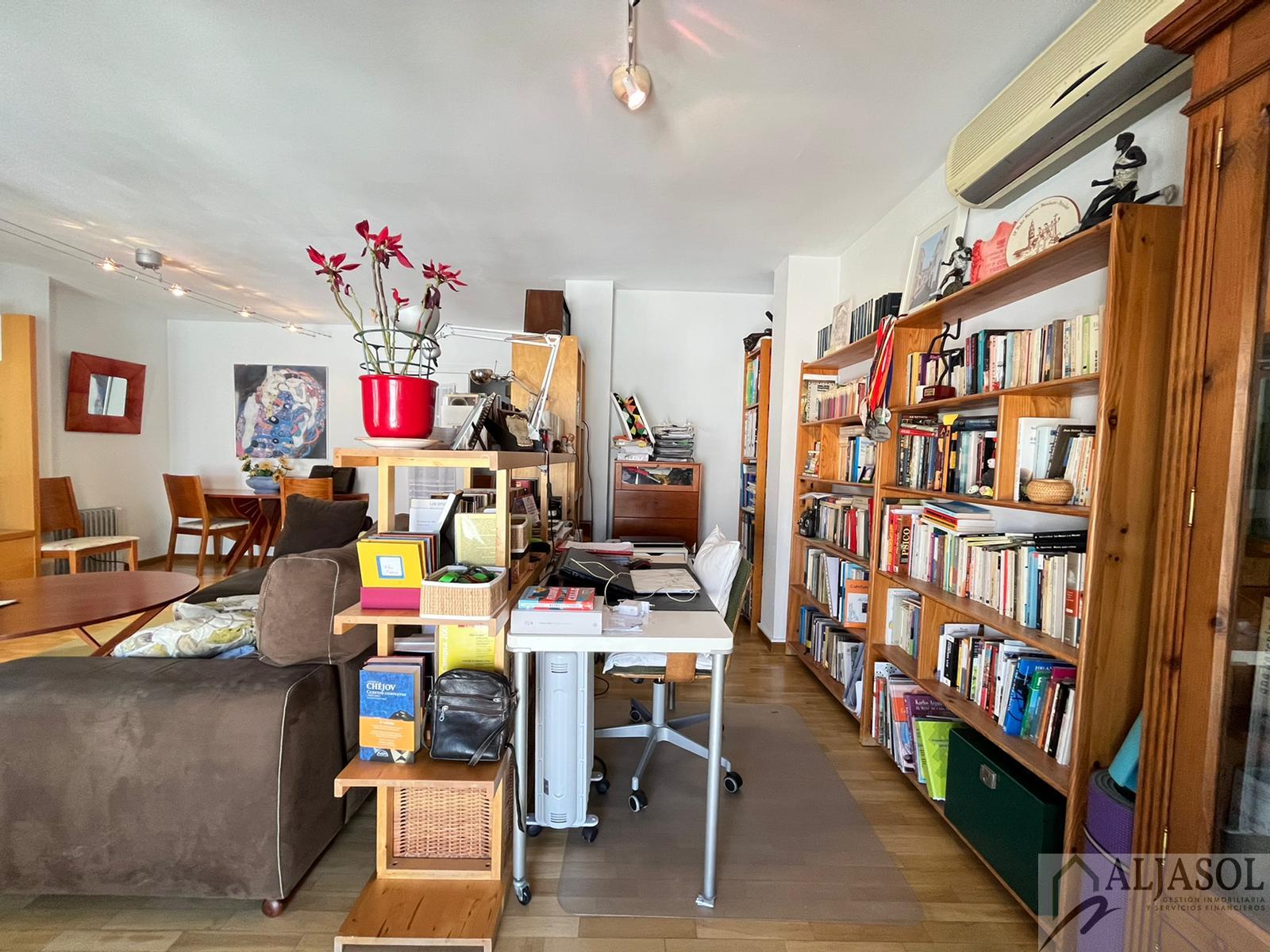For sale of flat in Camas