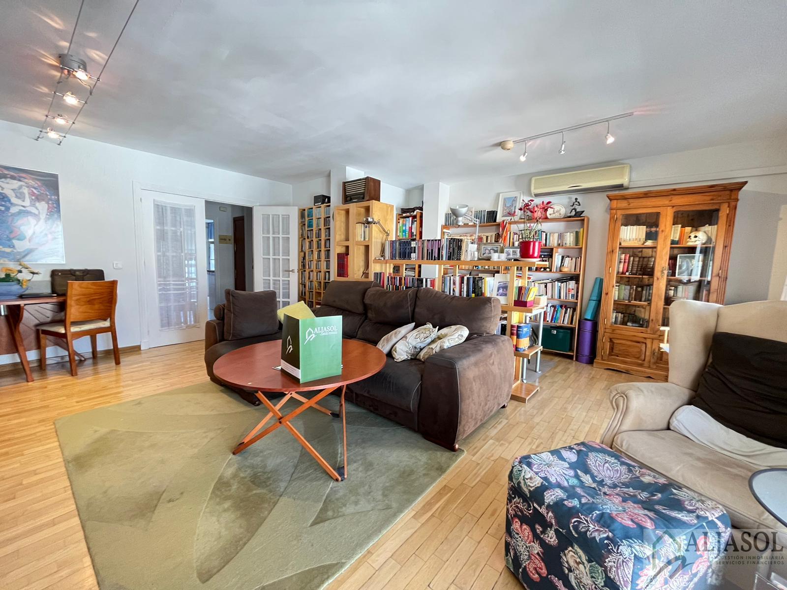 For sale of flat in Camas