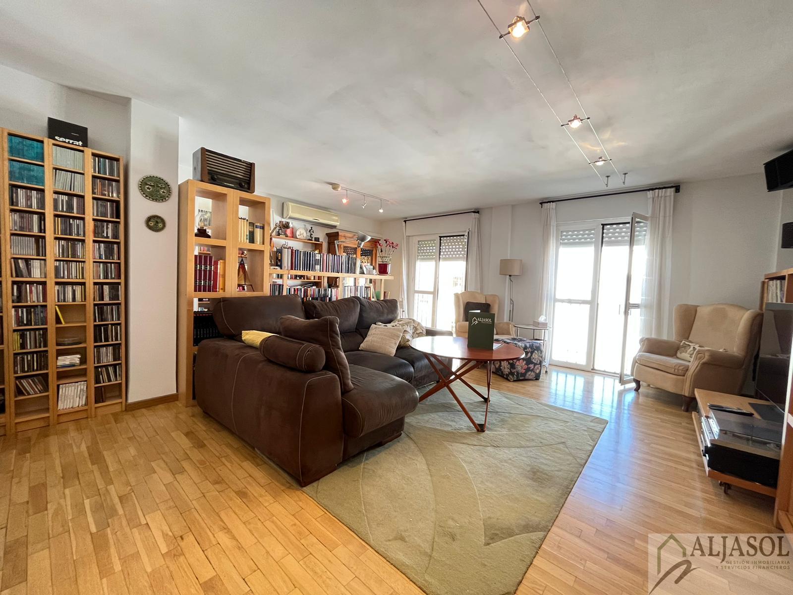 For sale of flat in Camas