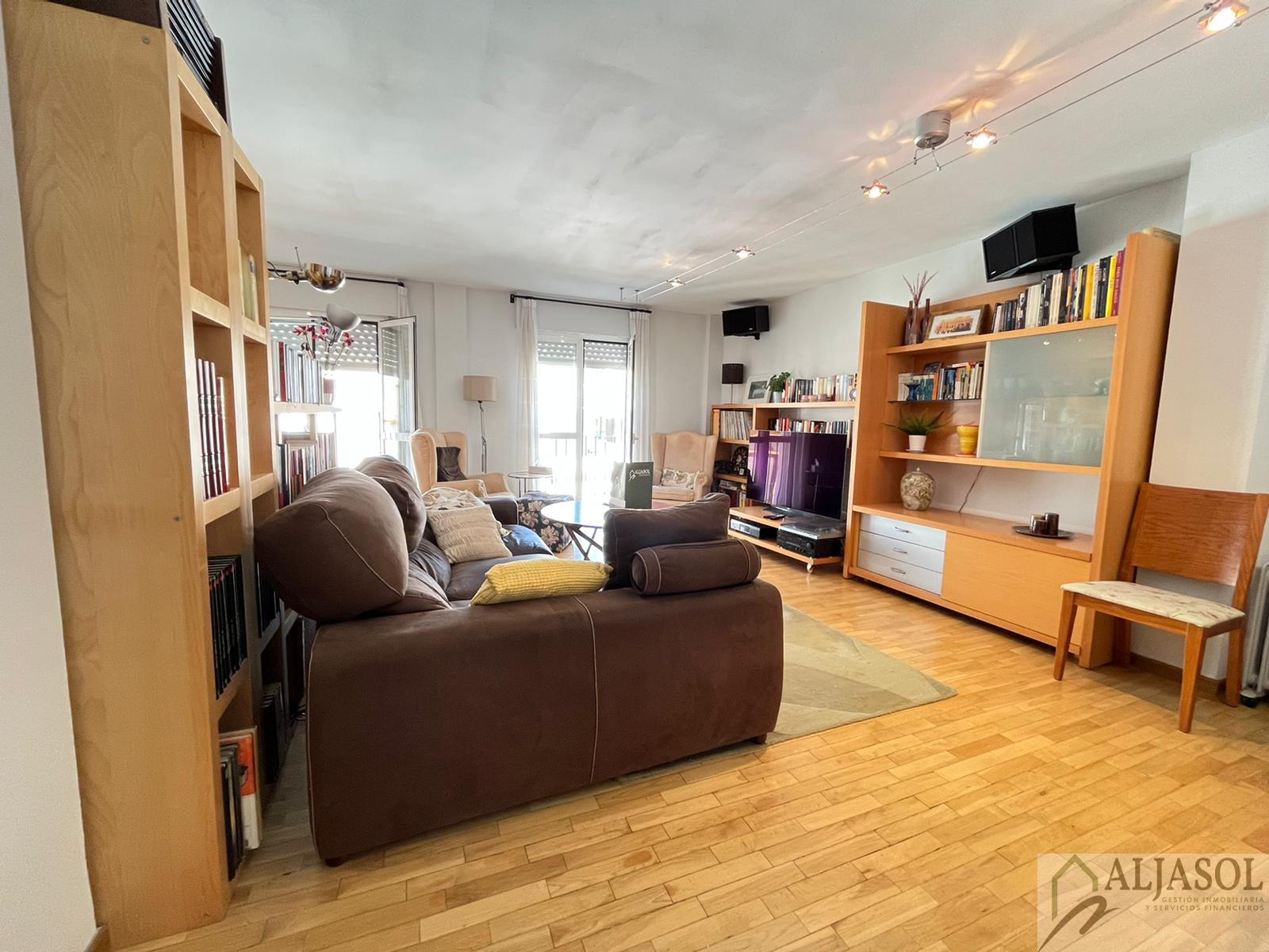 For sale of flat in Camas