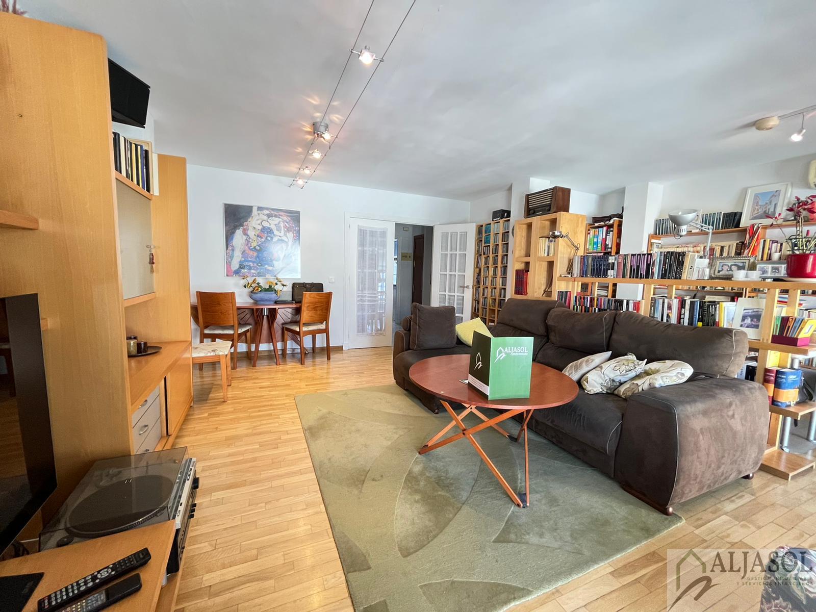 For sale of flat in Camas