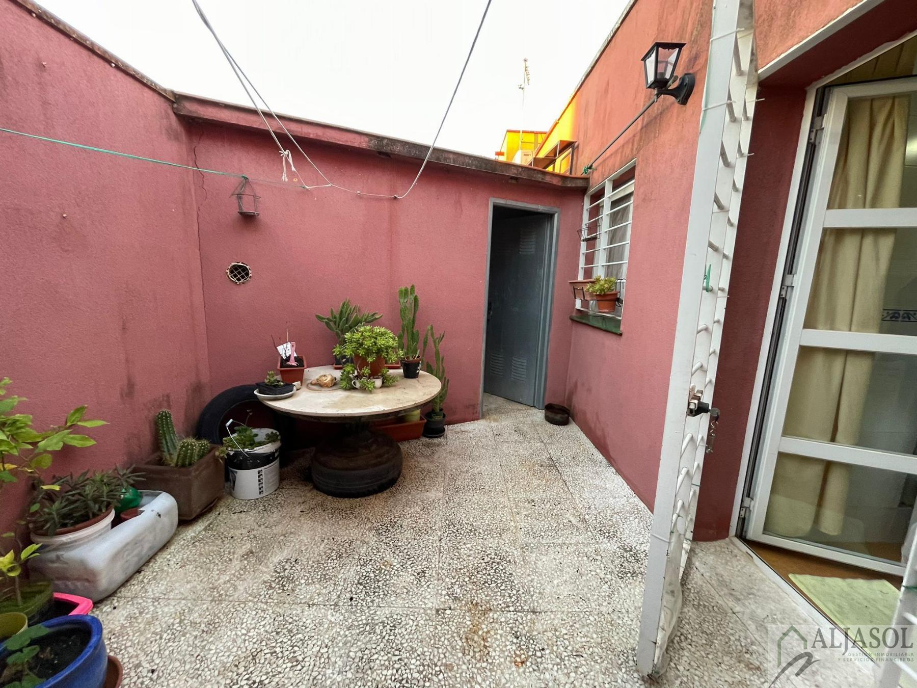 For sale of house in Almensilla