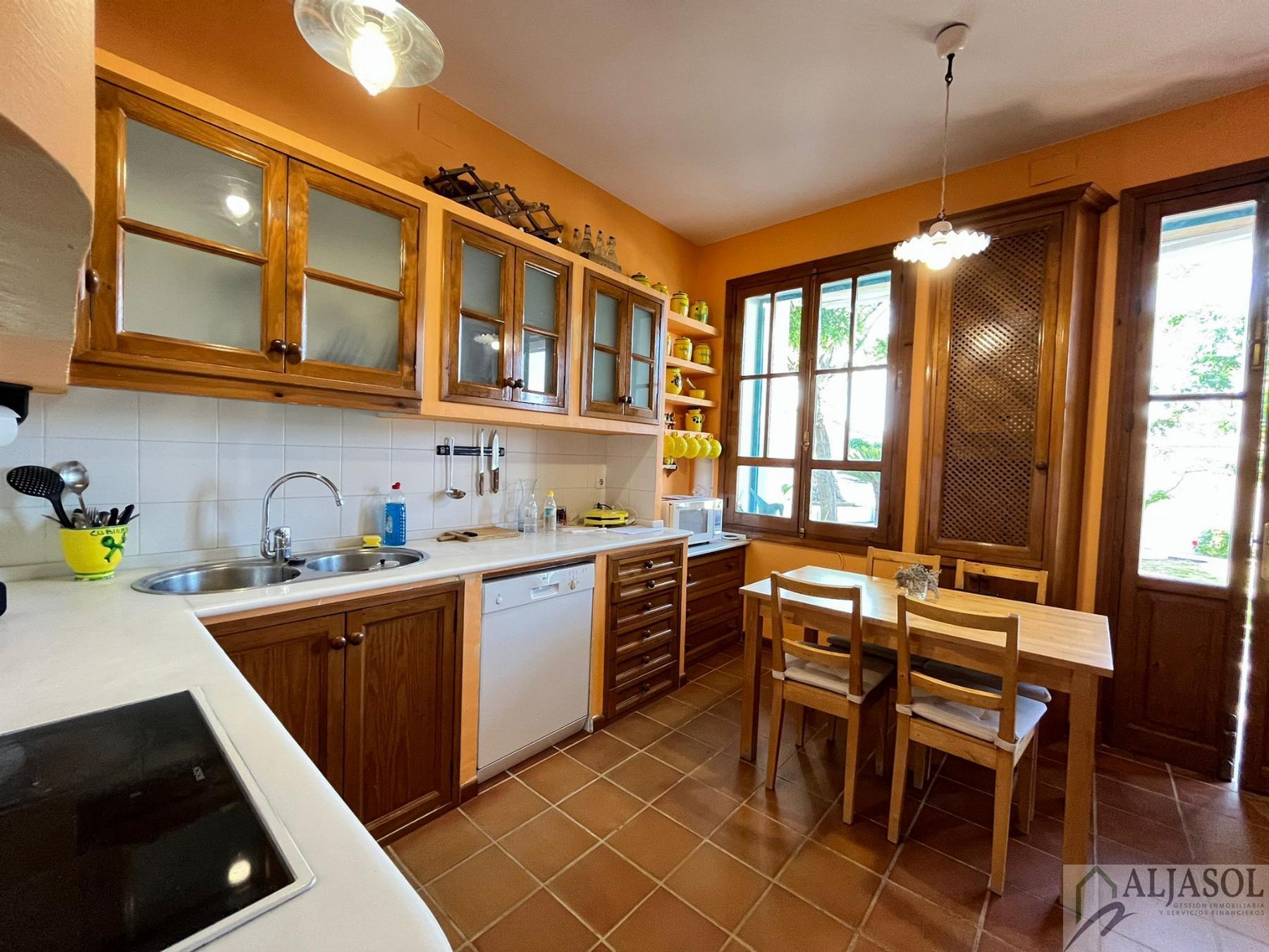 For sale of chalet in Olivares