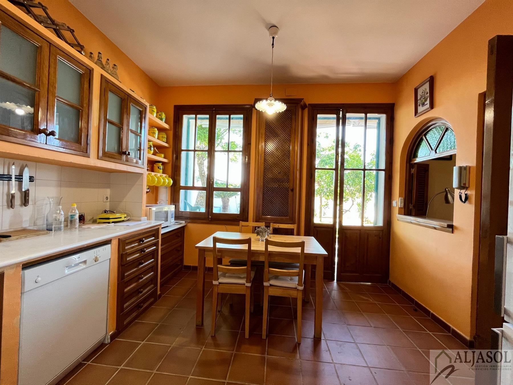For sale of chalet in Olivares