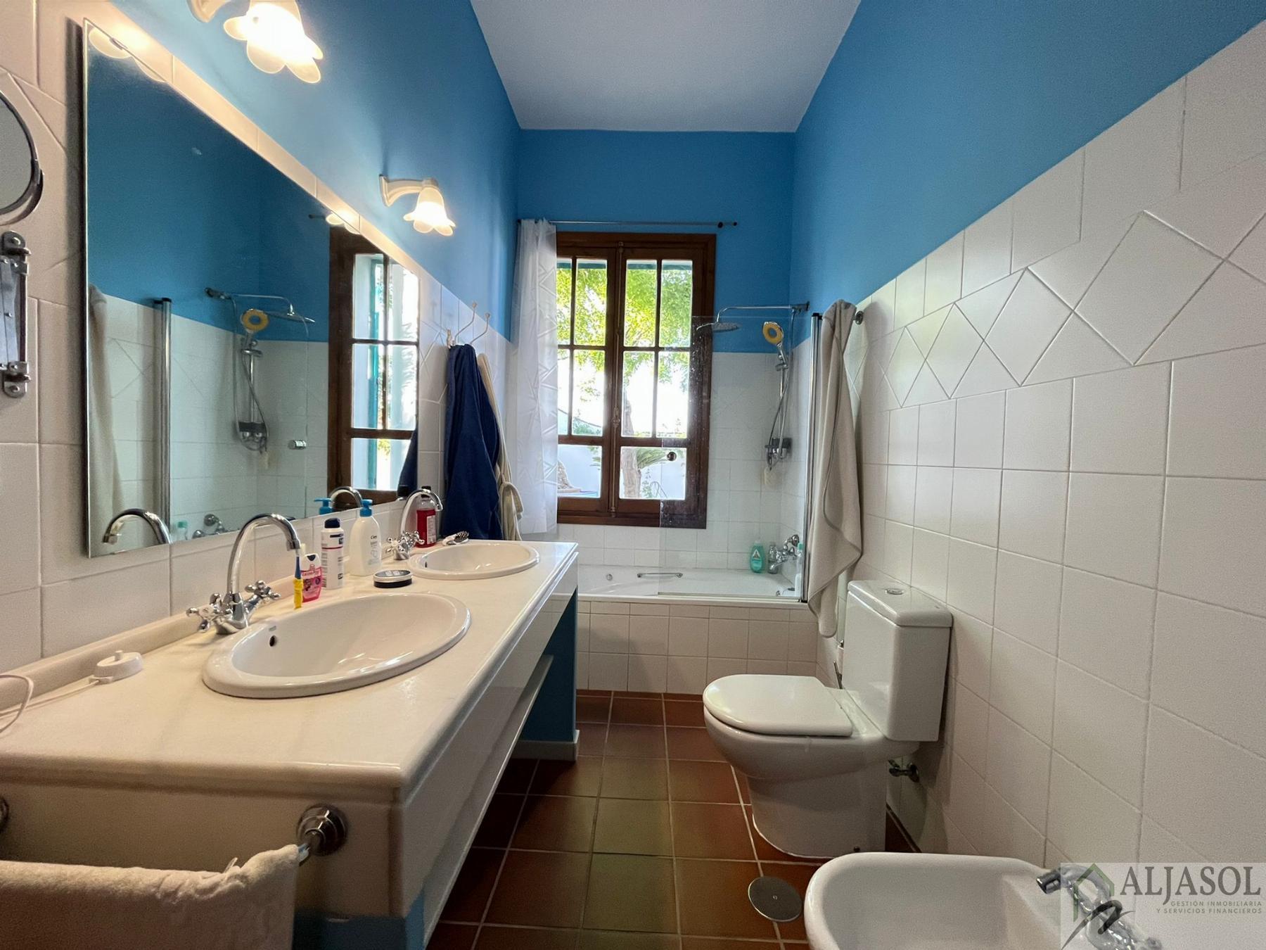 For sale of chalet in Olivares