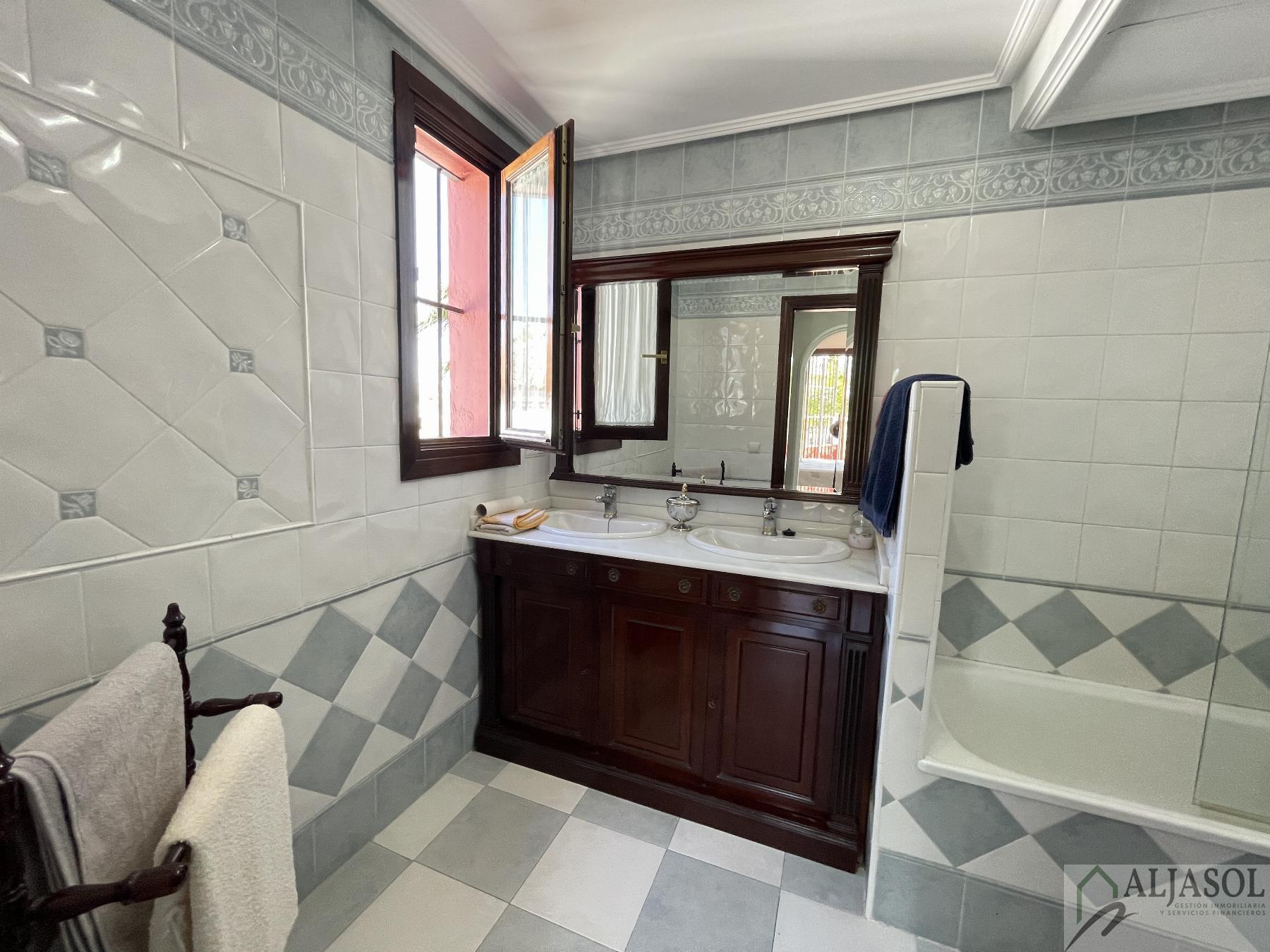For sale of chalet in Bormujos