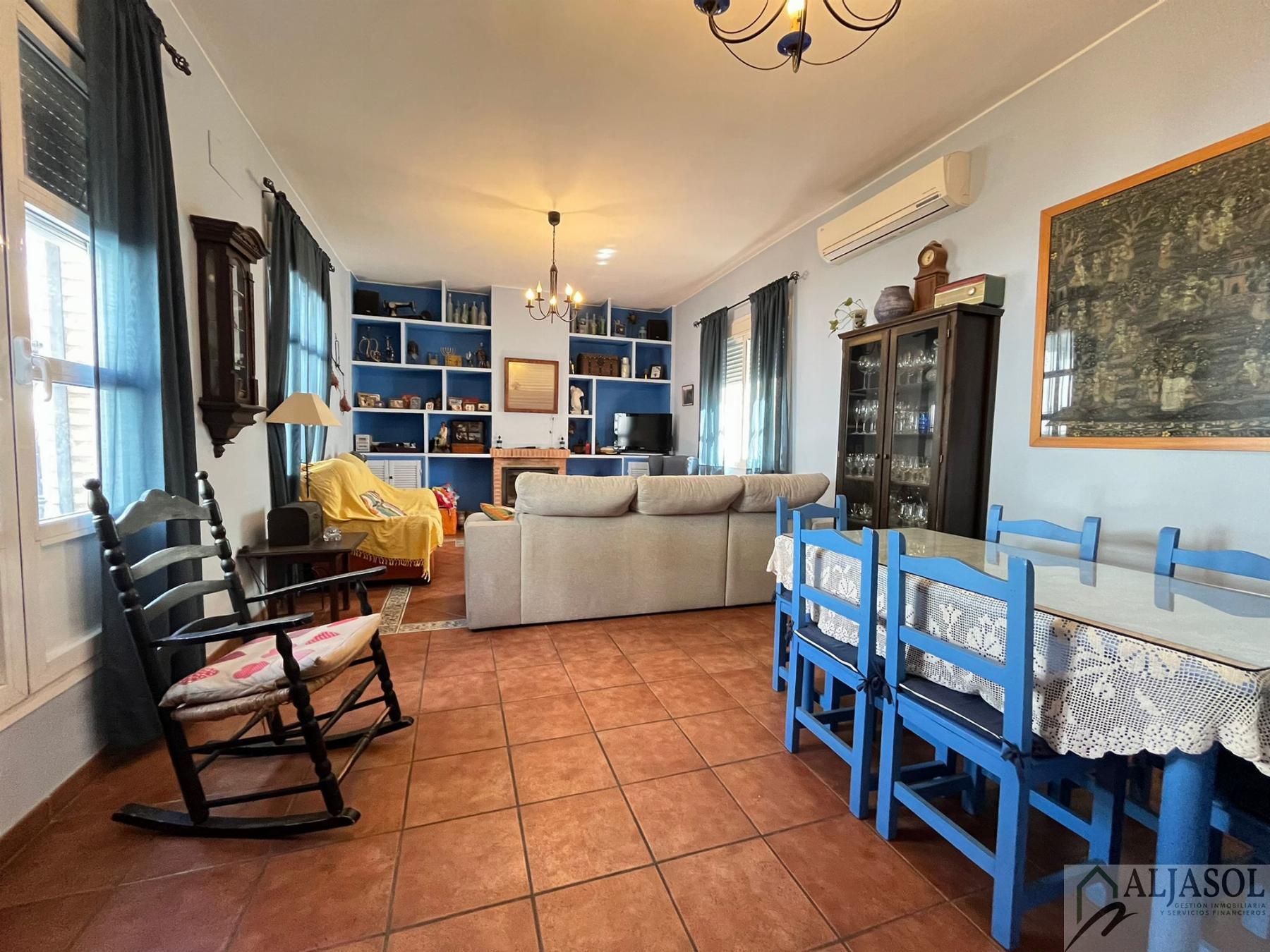 For sale of house in Umbrete