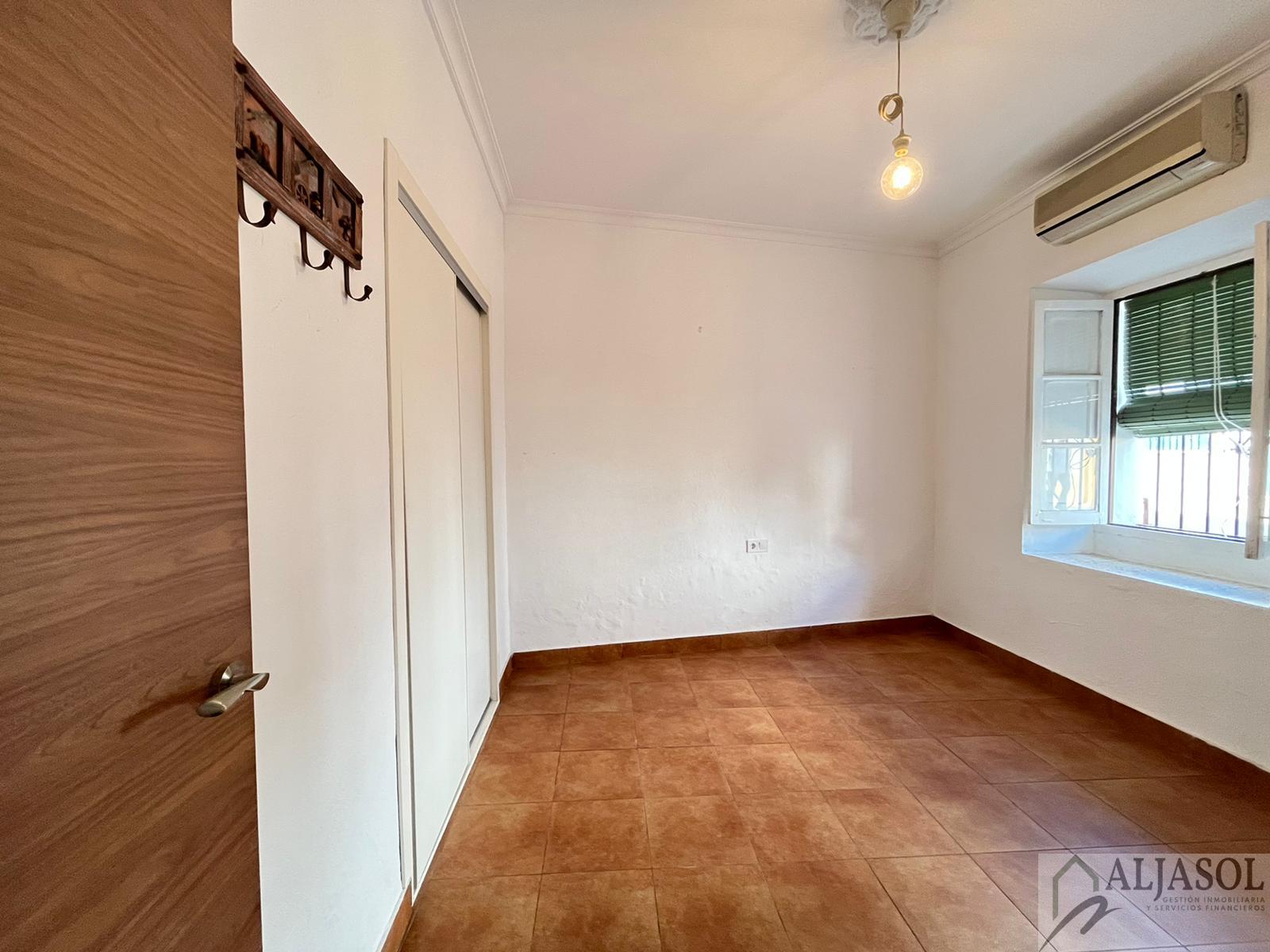 For sale of house in Gines