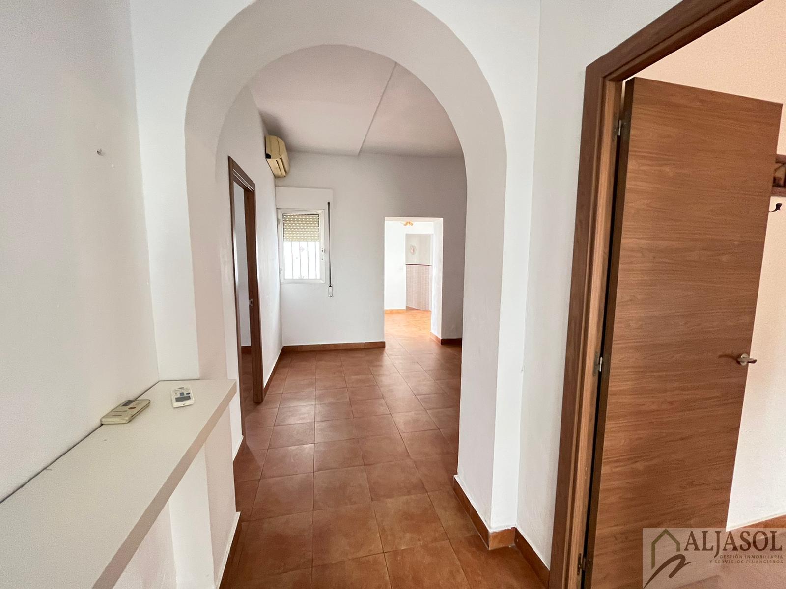 For sale of house in Gines