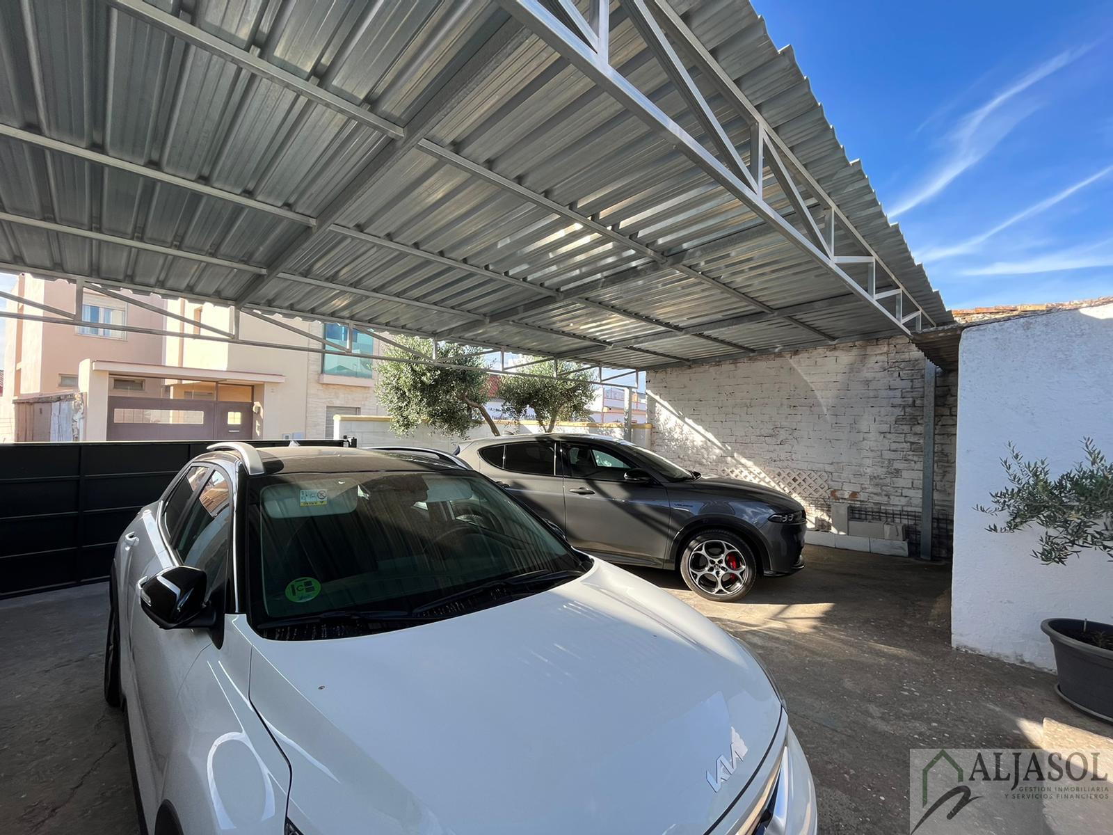 For sale of house in Gines