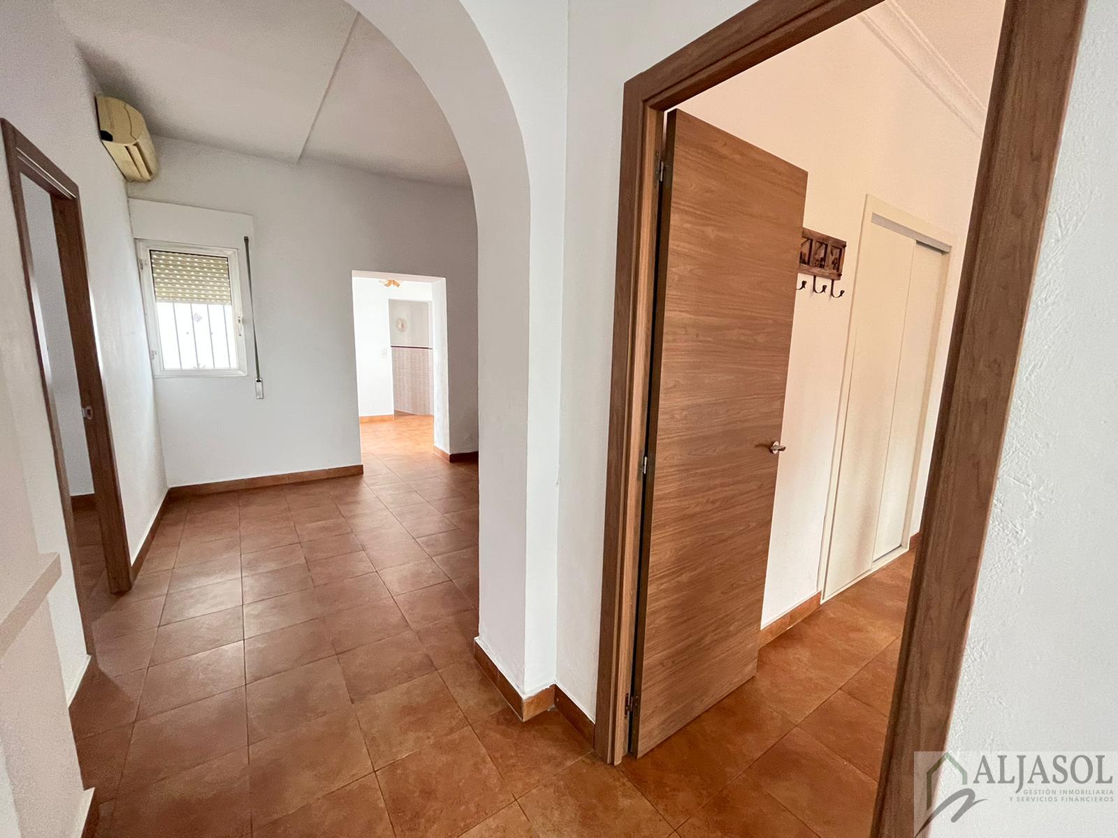 For sale of house in Gines