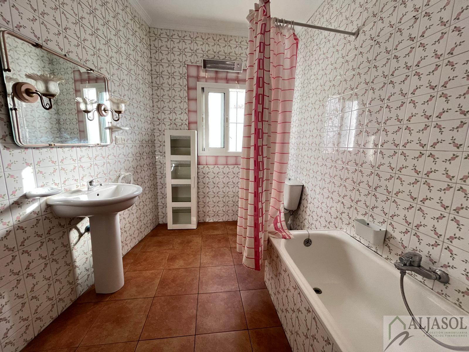 For sale of house in Gines