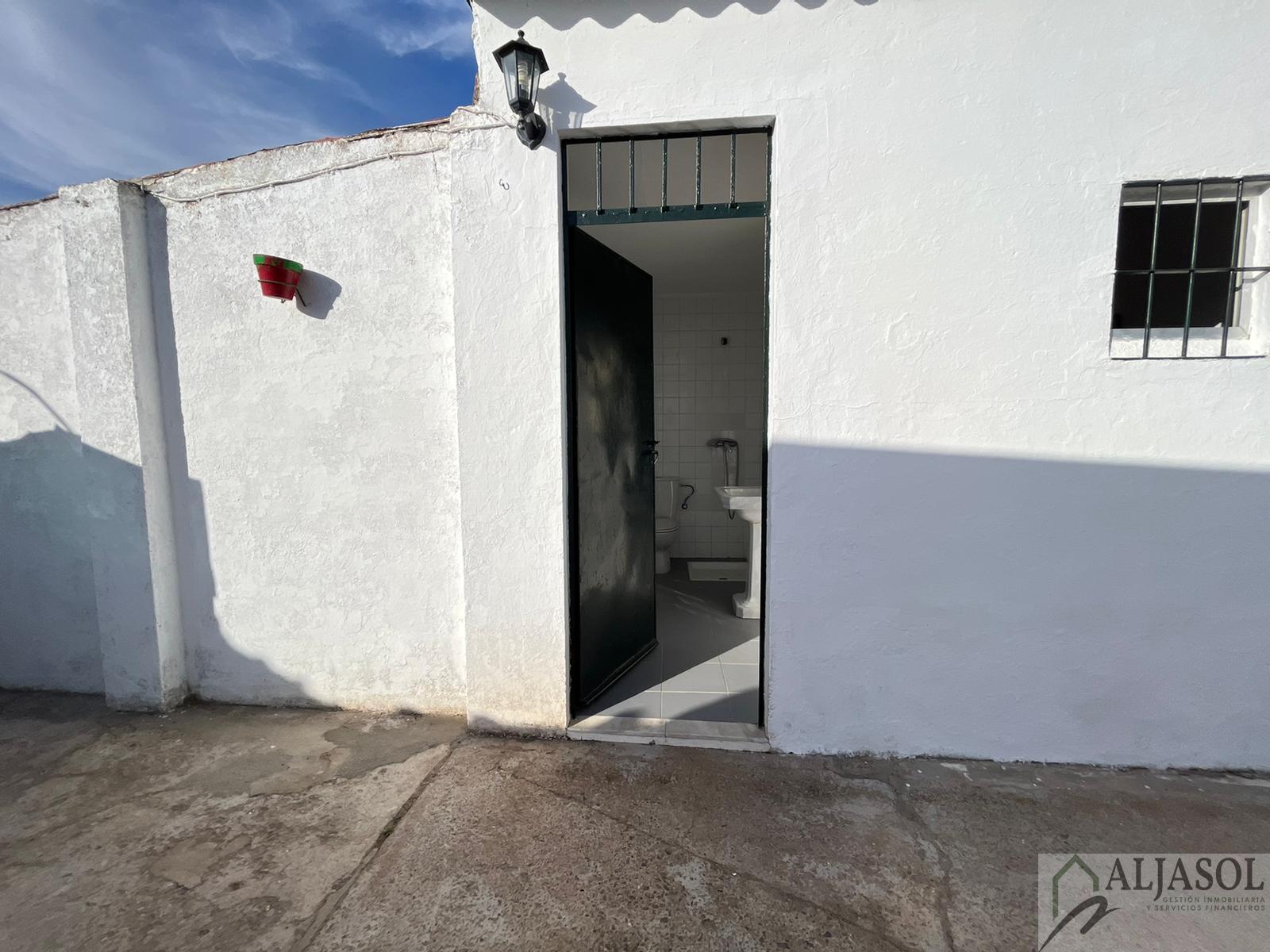 For sale of house in Gines