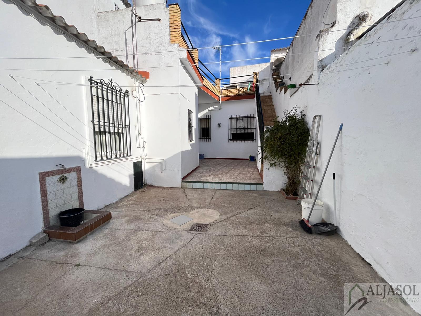 For sale of house in Gines