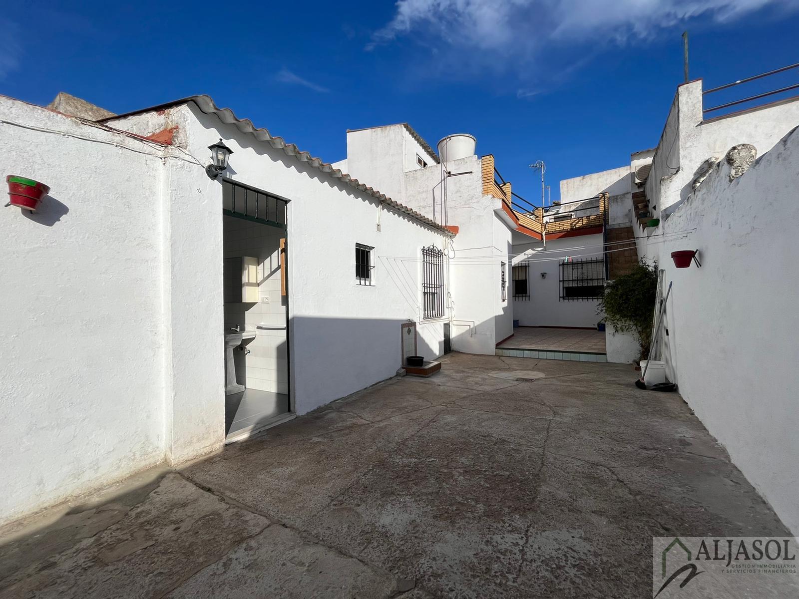 For sale of house in Gines