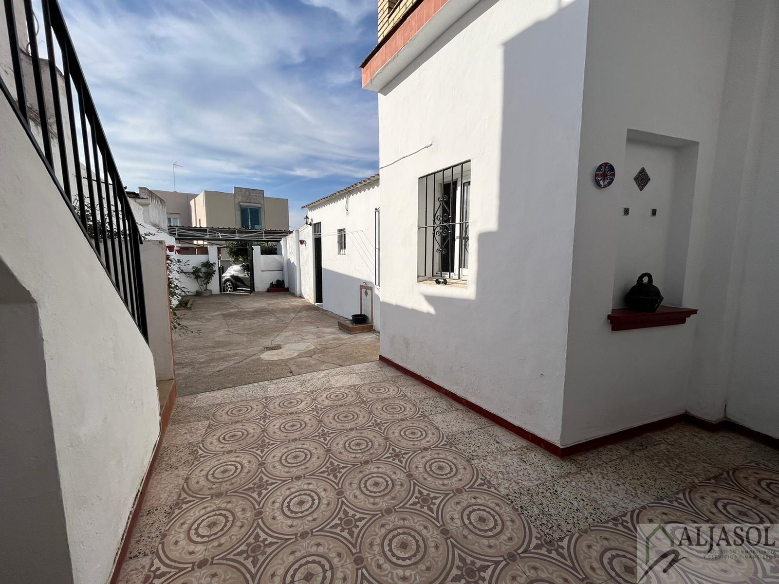 For sale of house in Gines