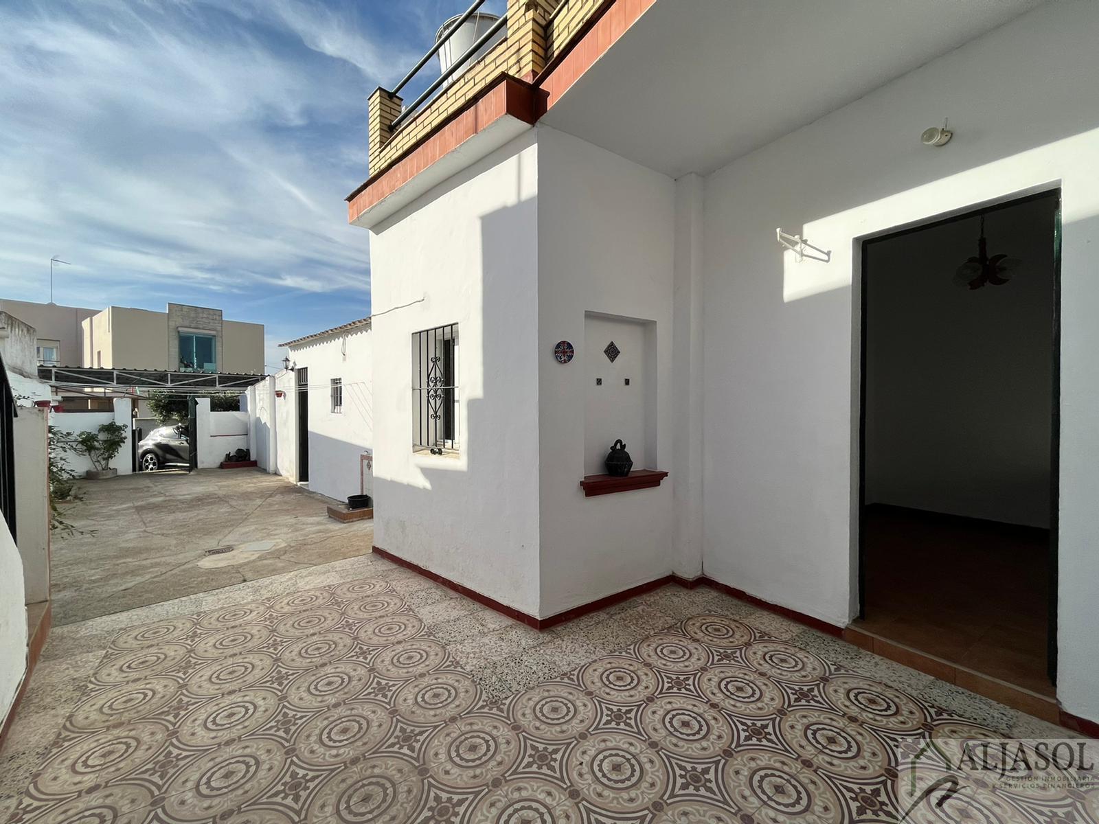 For sale of house in Gines