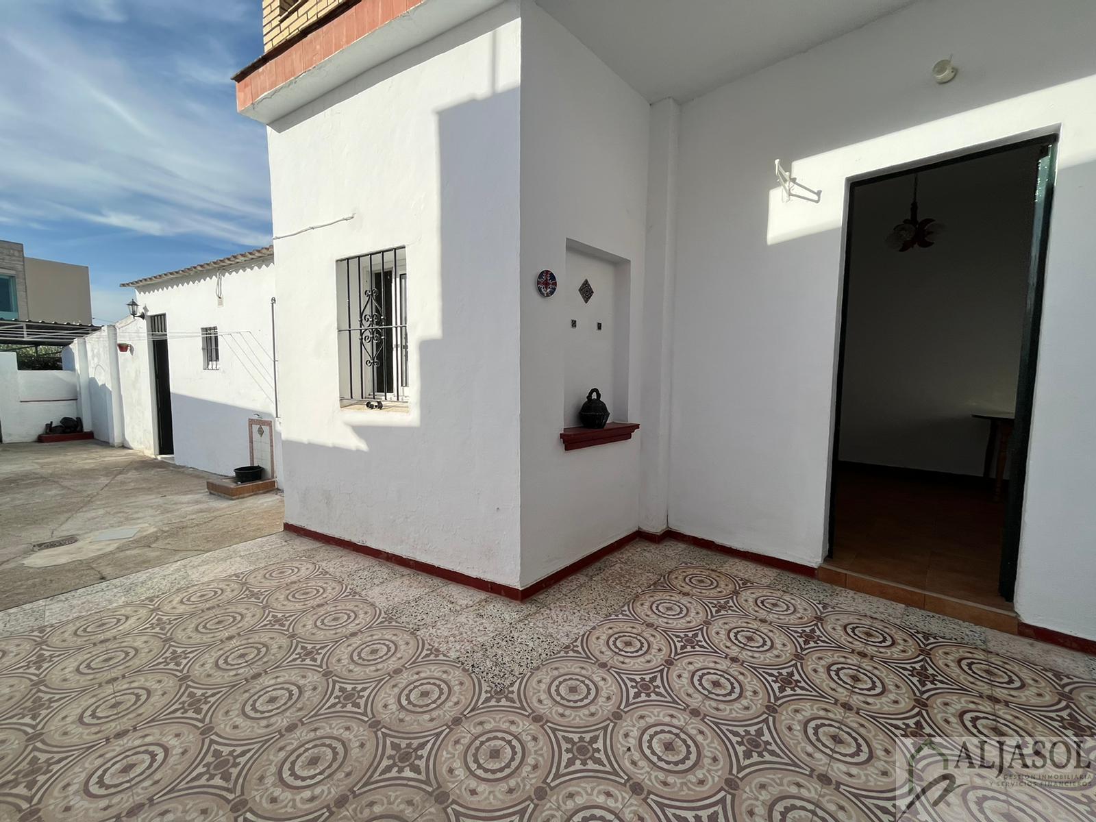 For sale of house in Gines