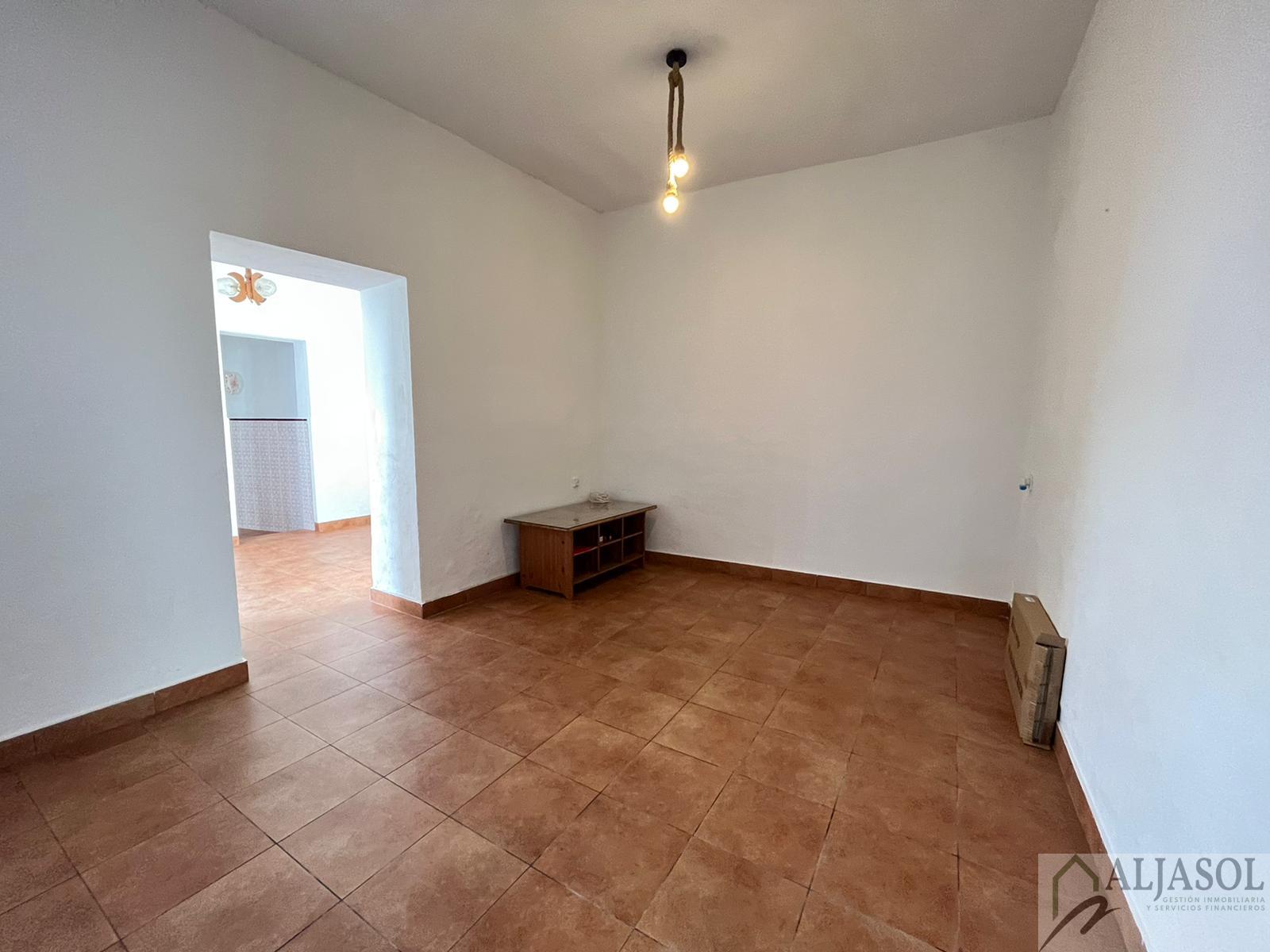 For sale of house in Gines