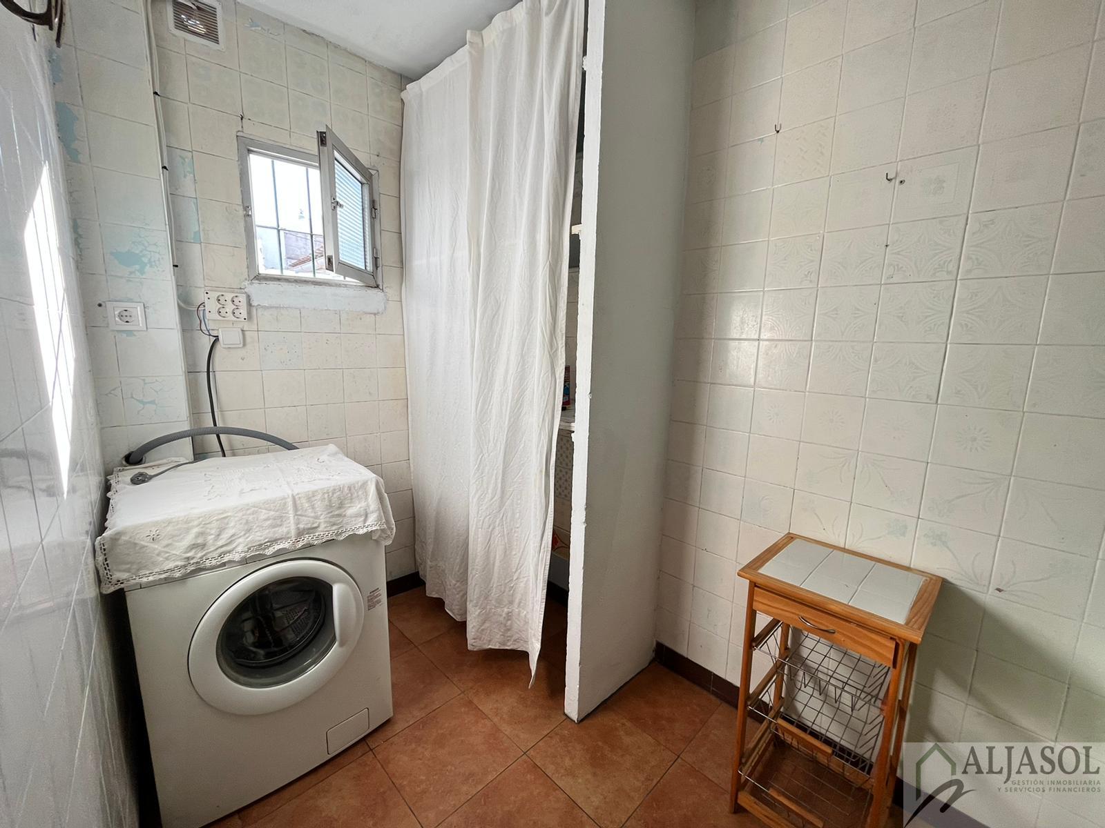 For sale of house in Gines