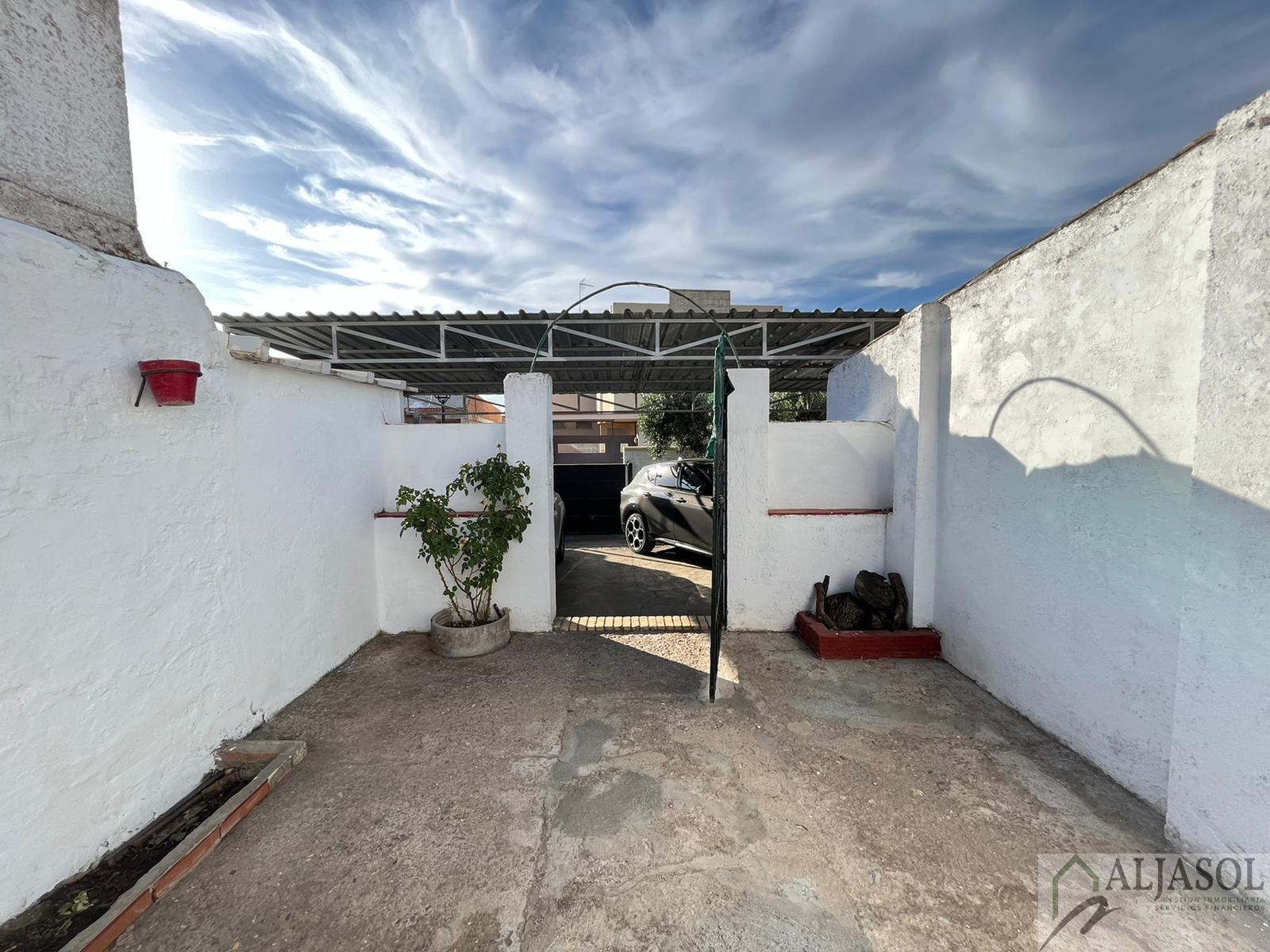 For sale of house in Gines