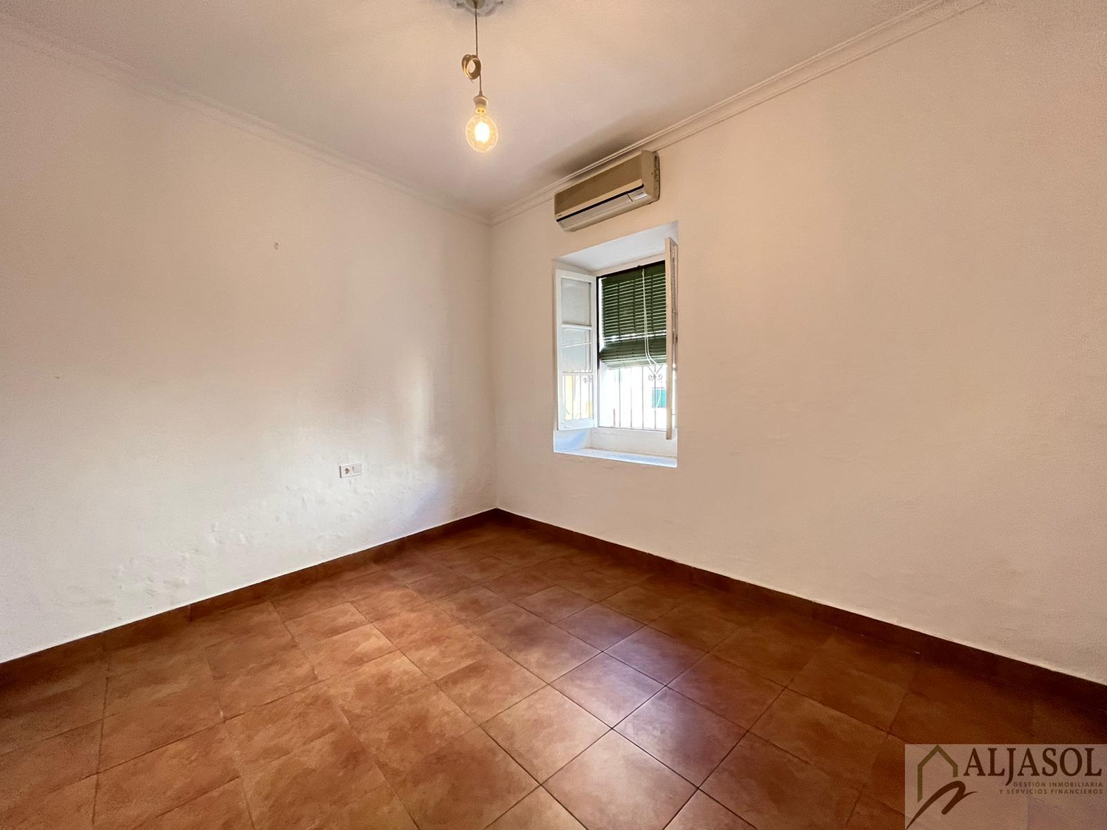 For sale of house in Gines